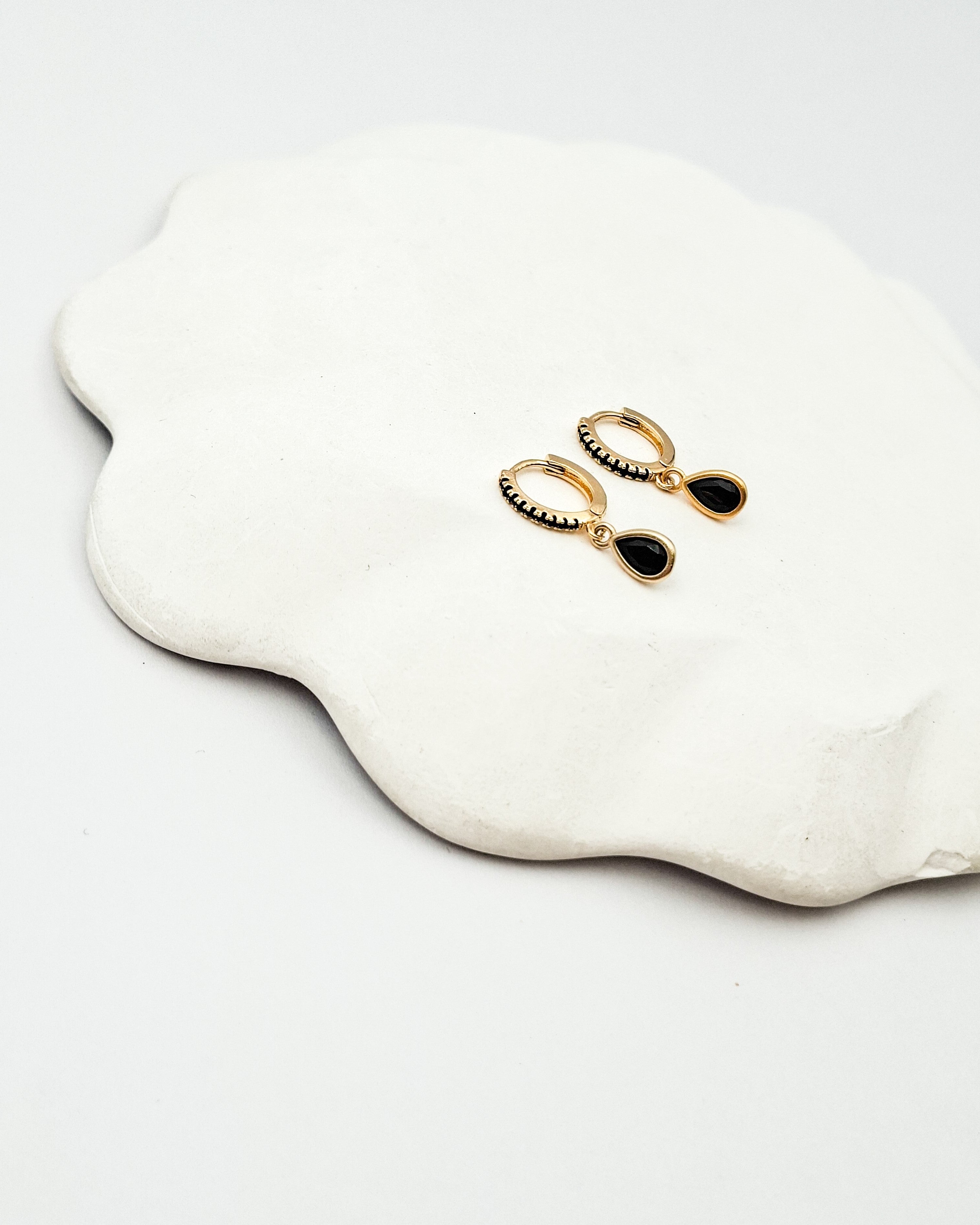 עגילי חישוק קטנים בלאק