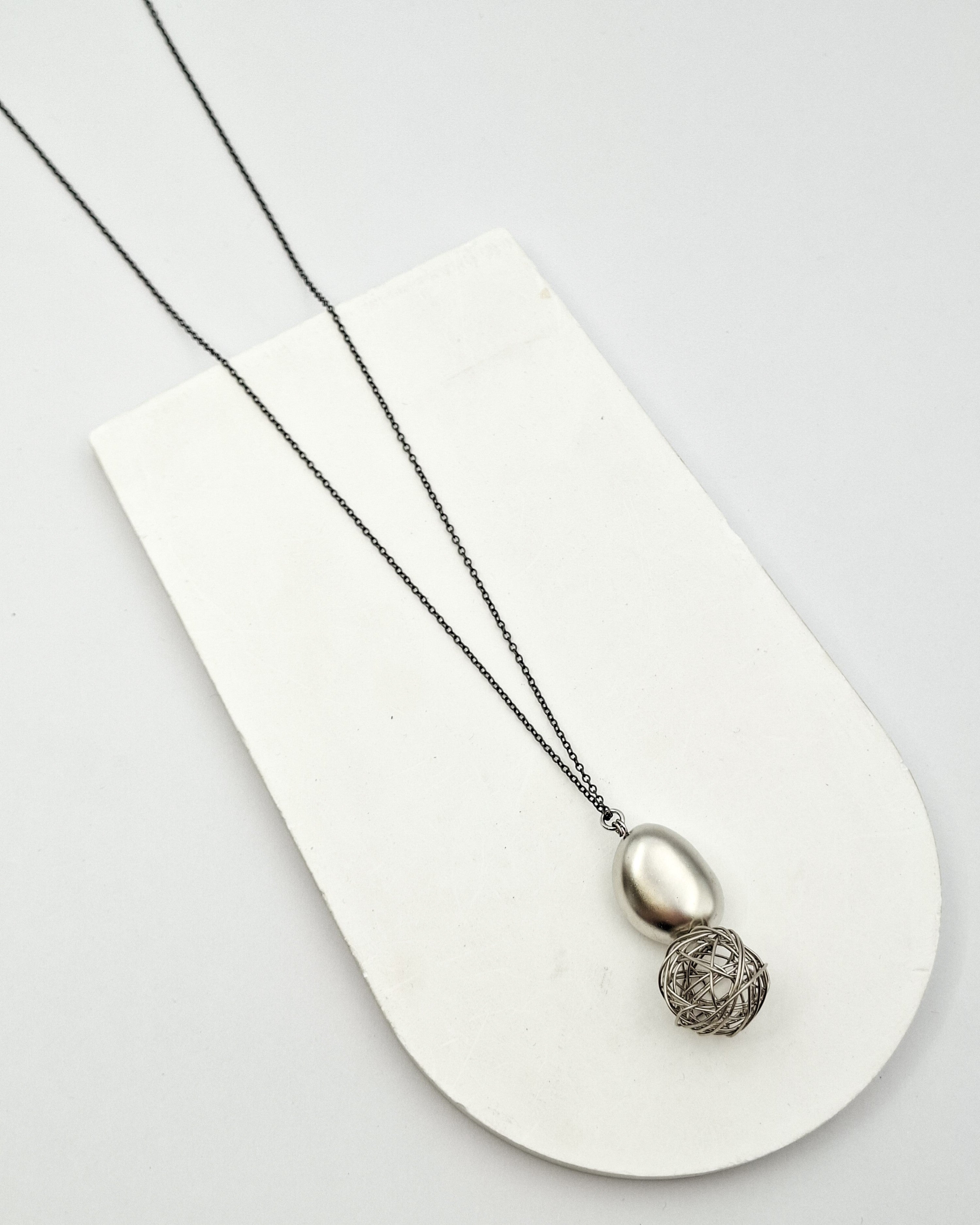 שרשרת טיפת כסף וכדור סבך