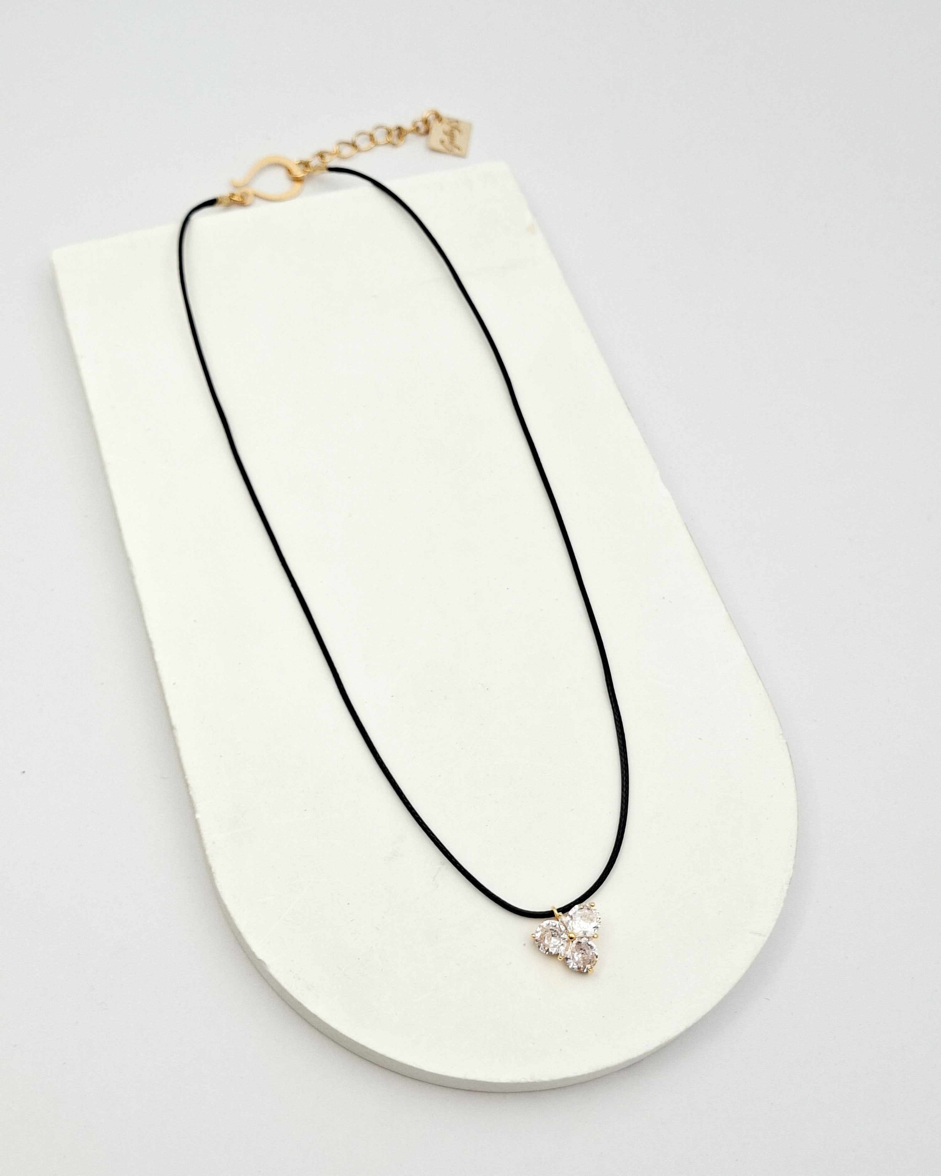 שרשרת פרח זירקונים