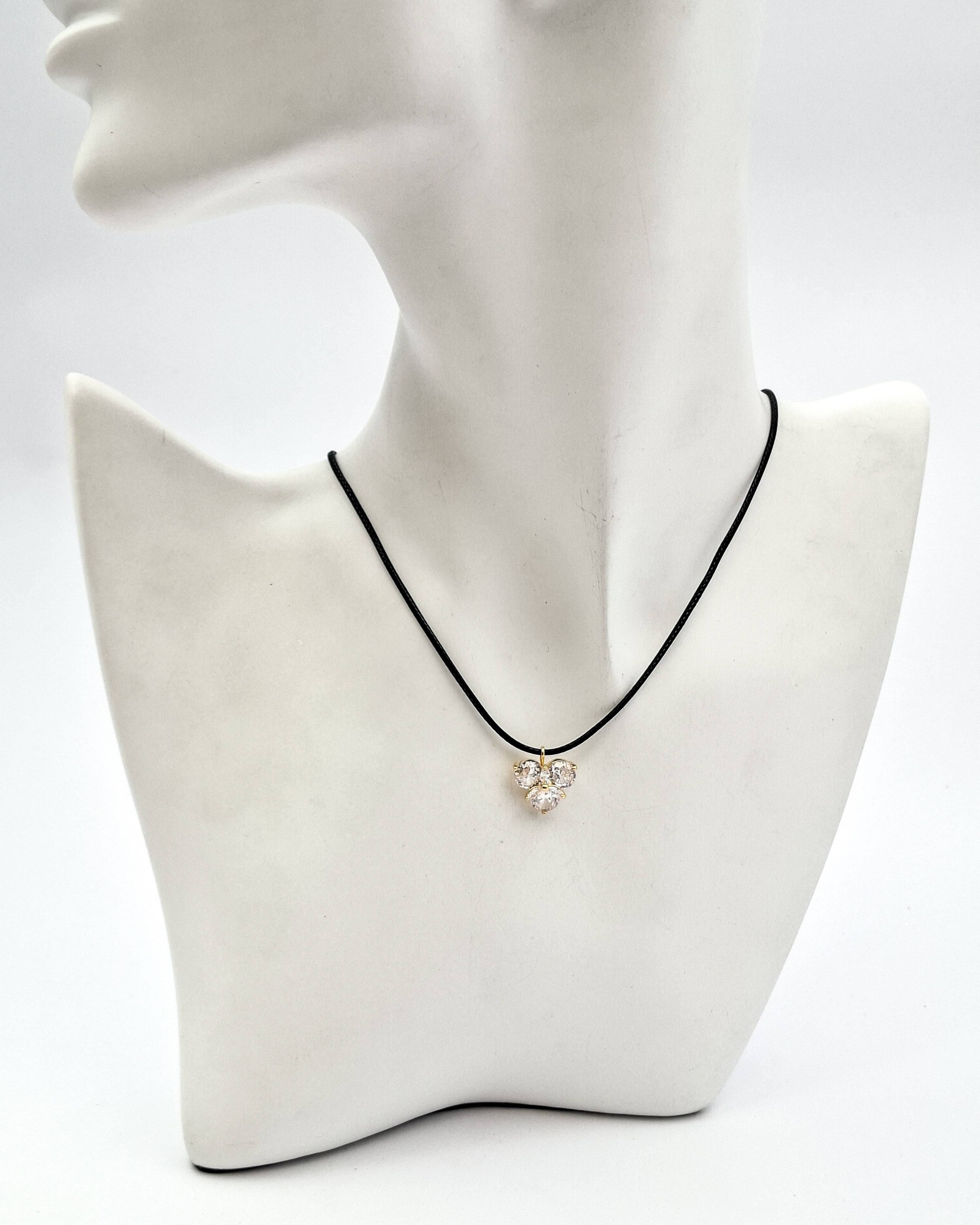 שרשרת פרח זירקונים