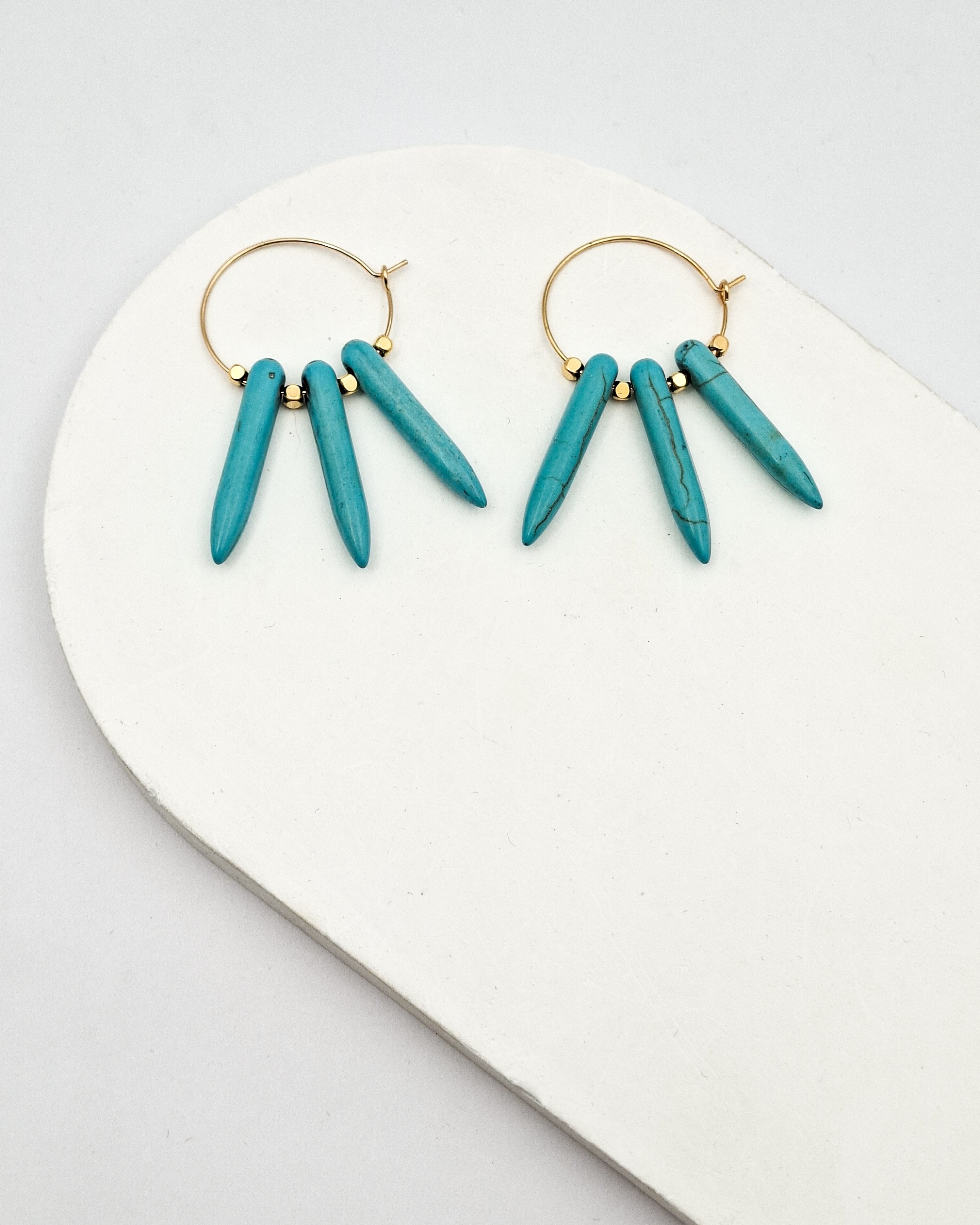 עגילי חישוק שיני טורקיז וקוביות