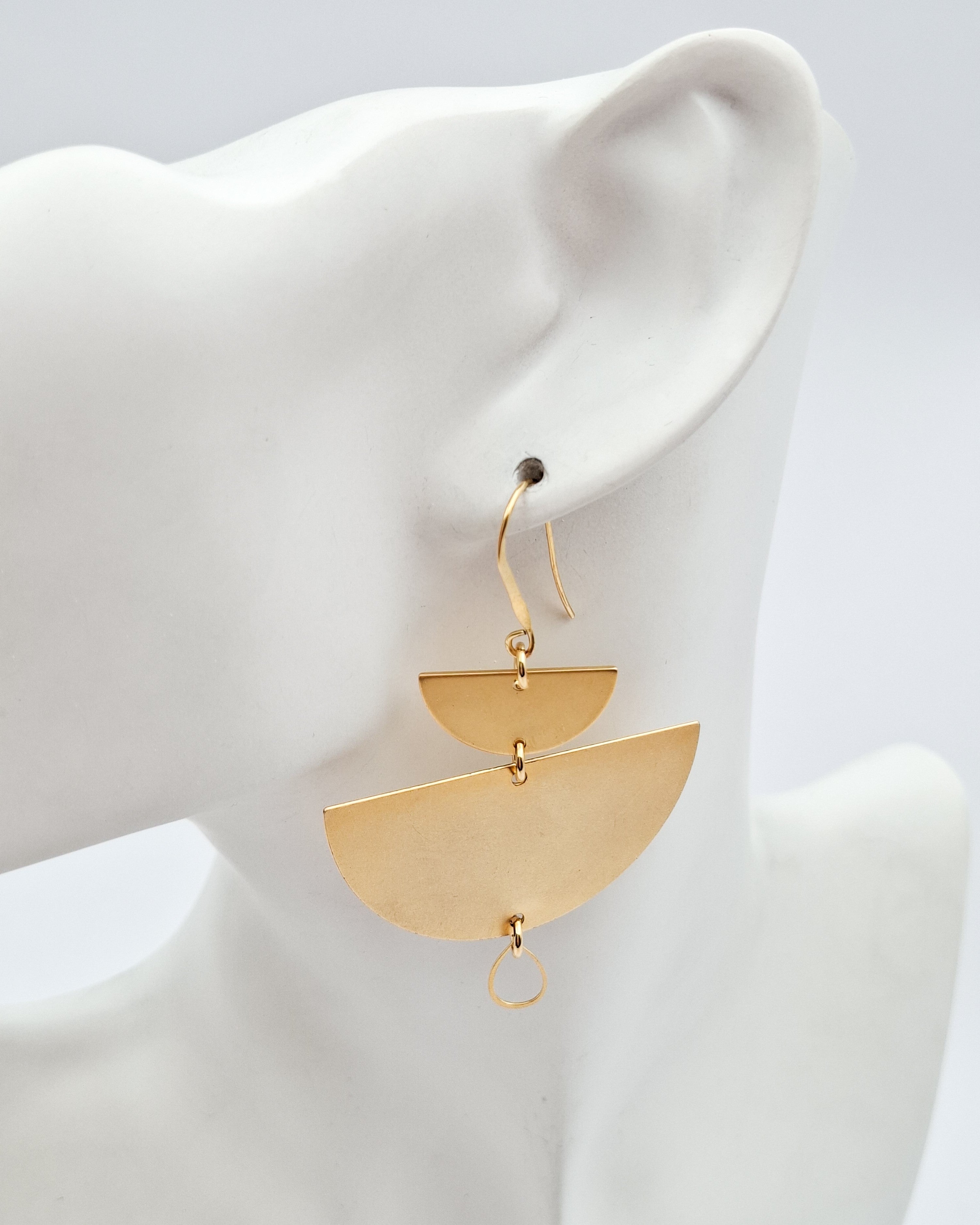 עגילי לונה תלויים