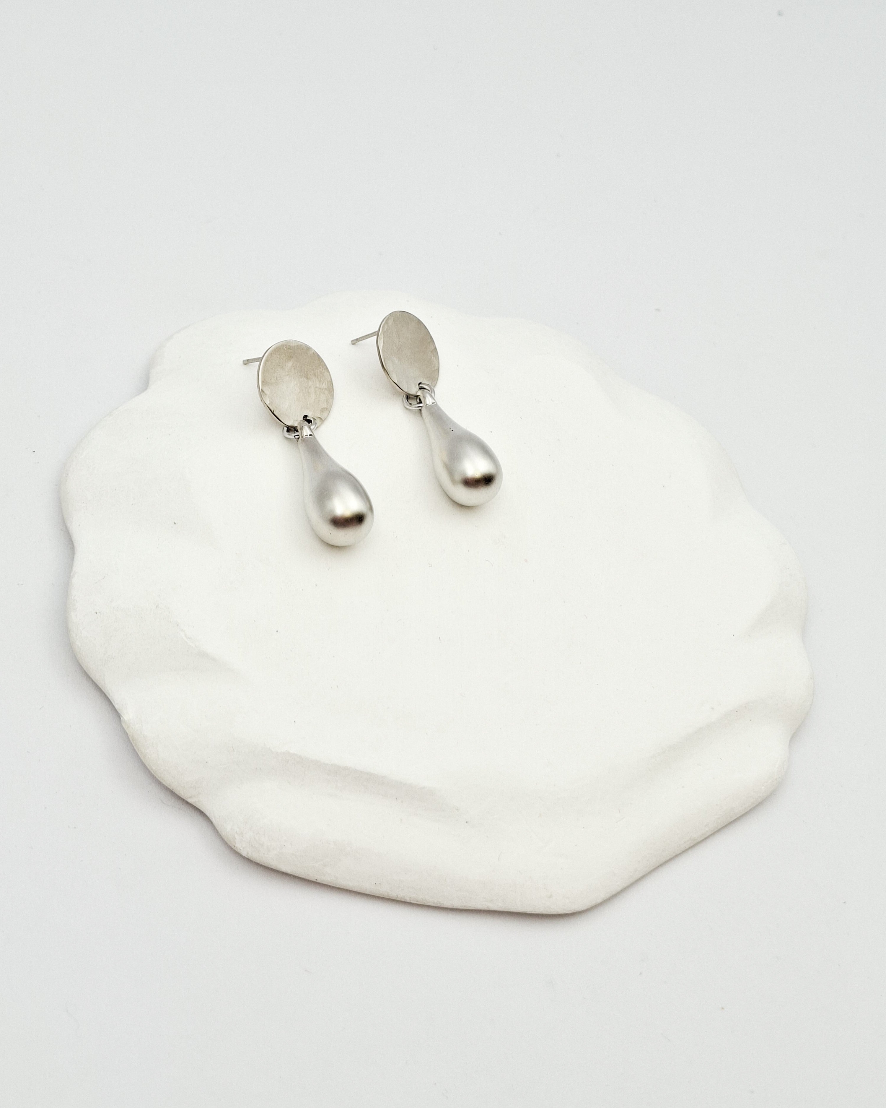 עגילי מטבע רקוע סילבר