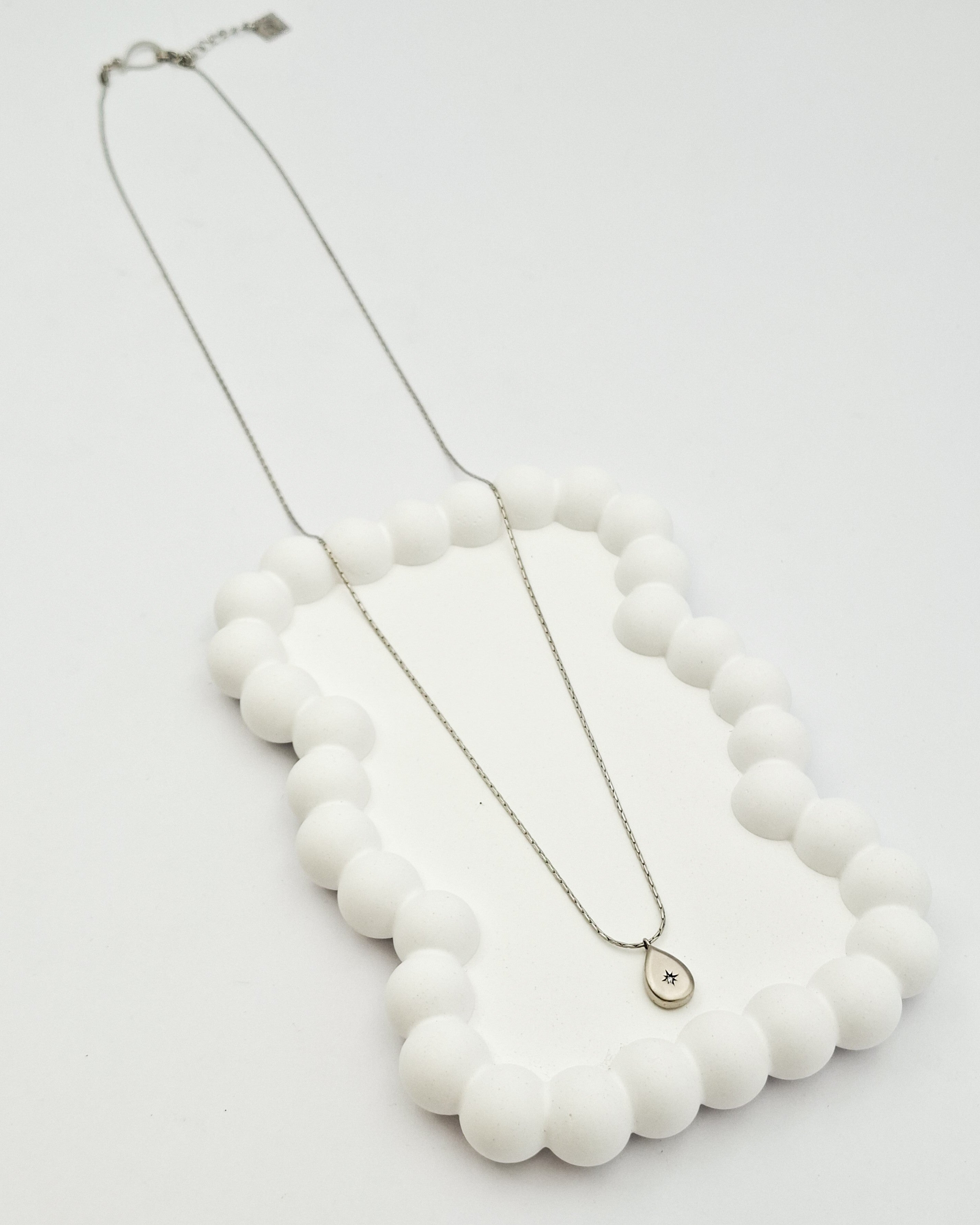 שרשרת טיפה משובצת זירקון כסף