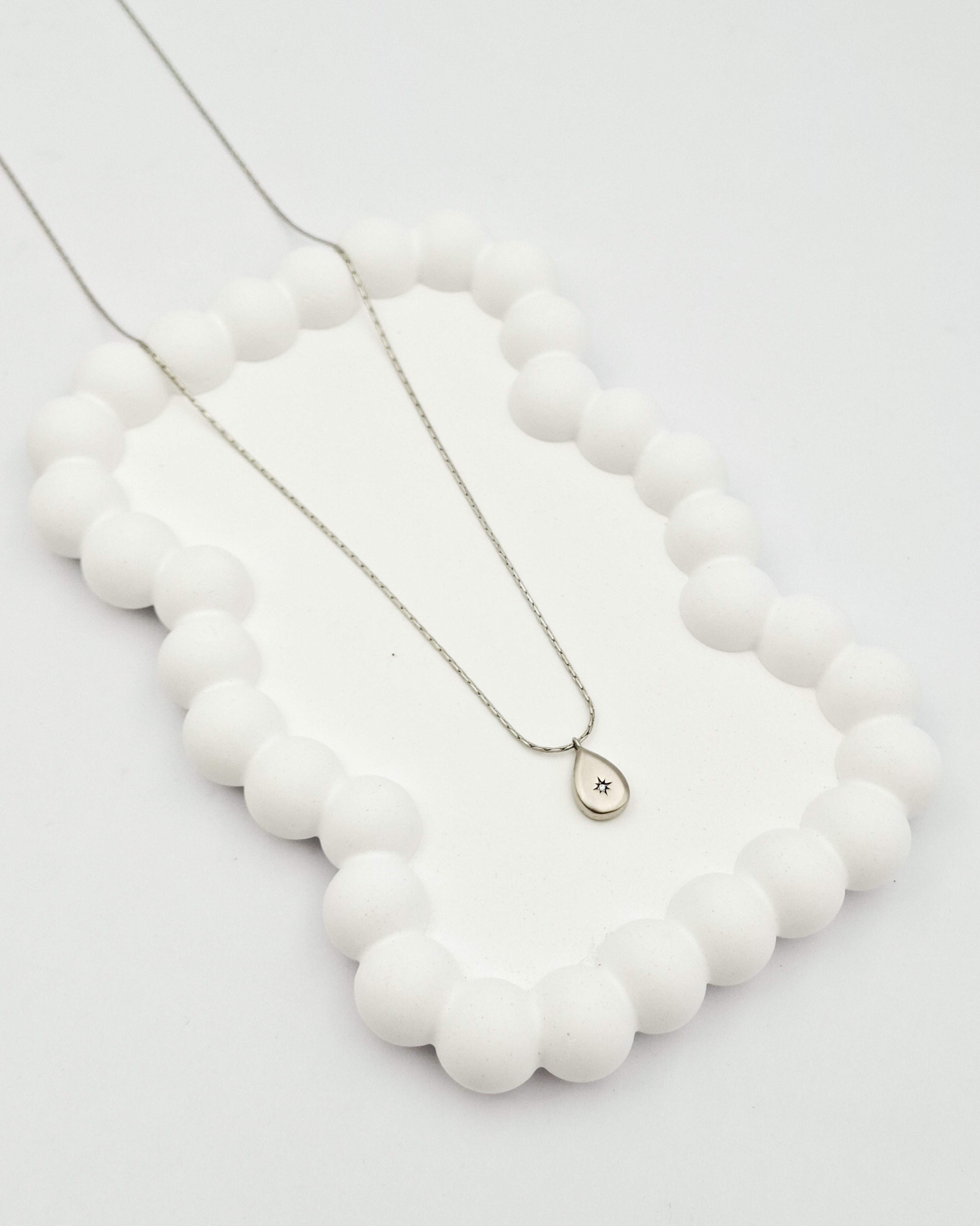 שרשרת טיפה משובצת זירקון כסף