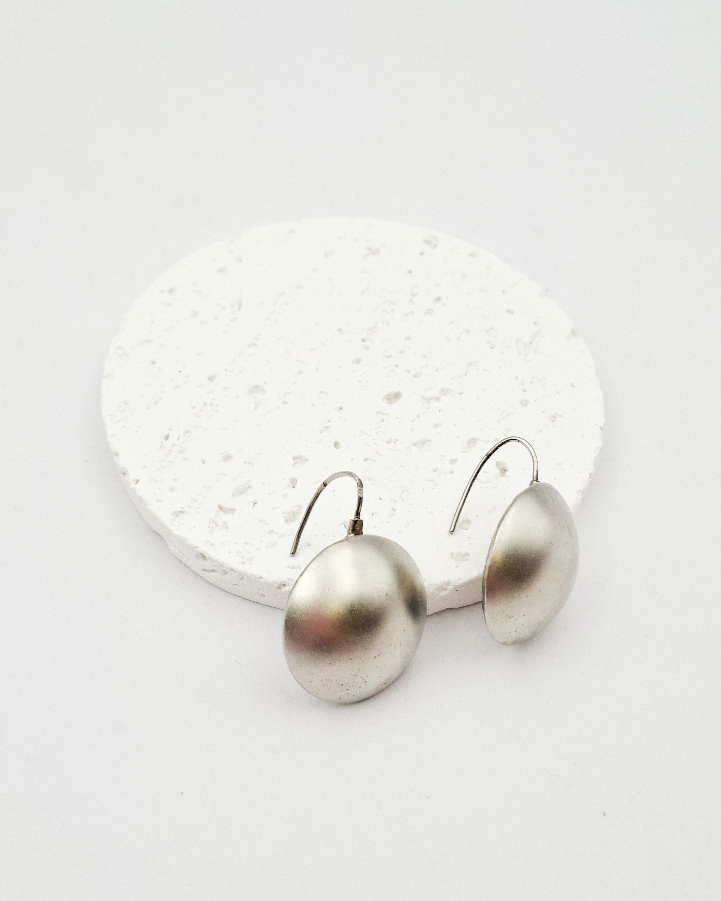 עגילי חיפ תלויים כסף