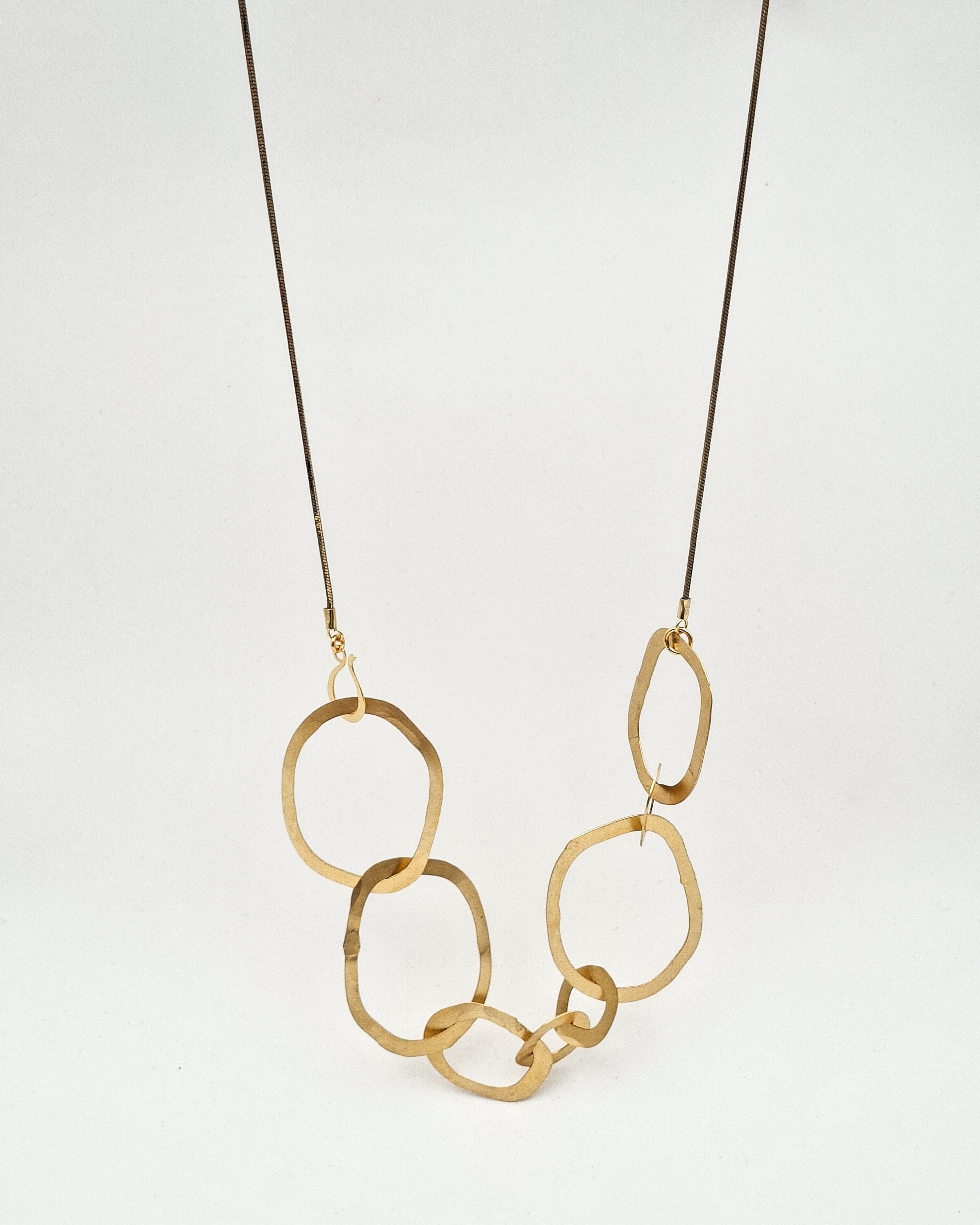 שרשרת לולאות אפרת עבודת יד