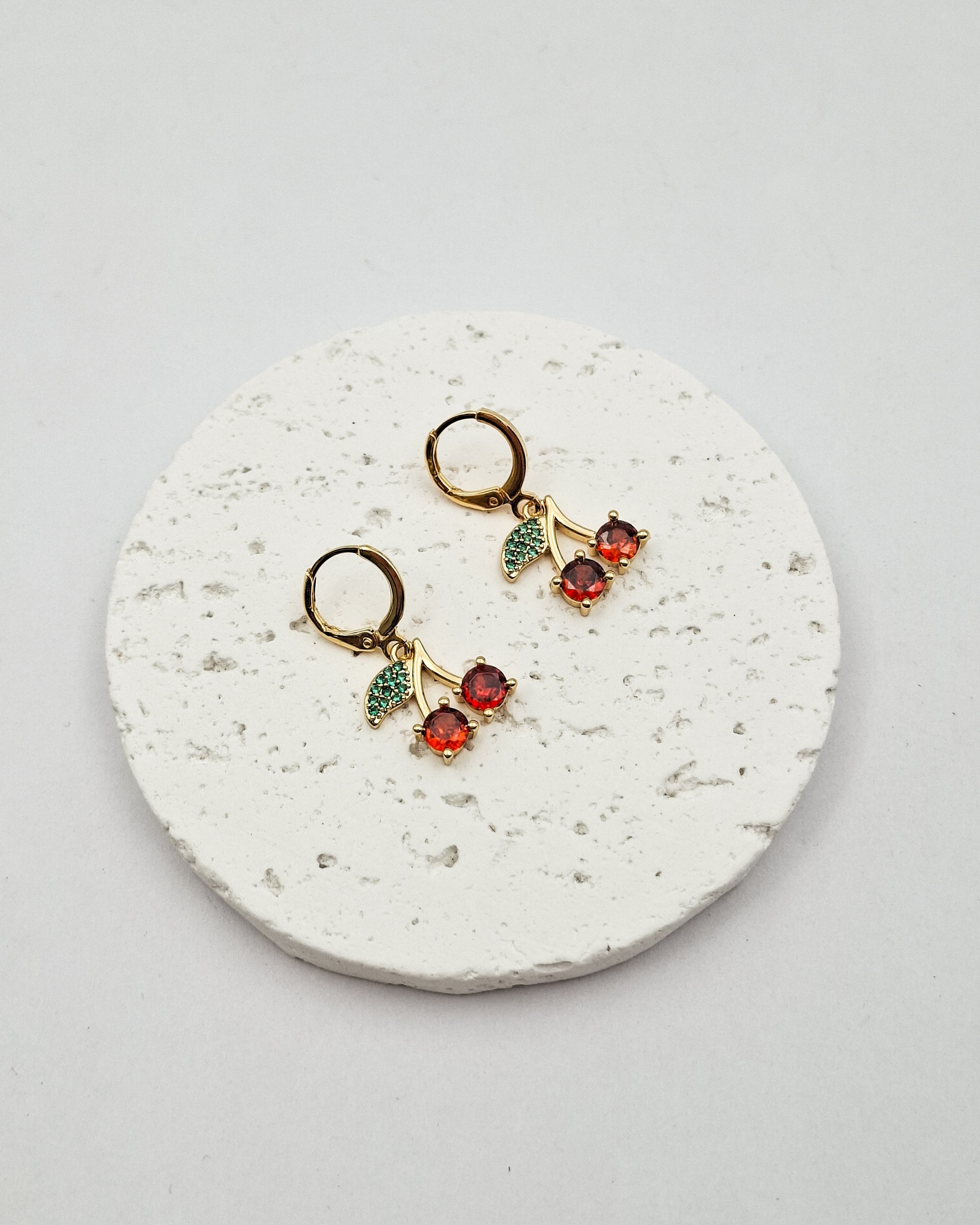 עגילי חישוק שרי