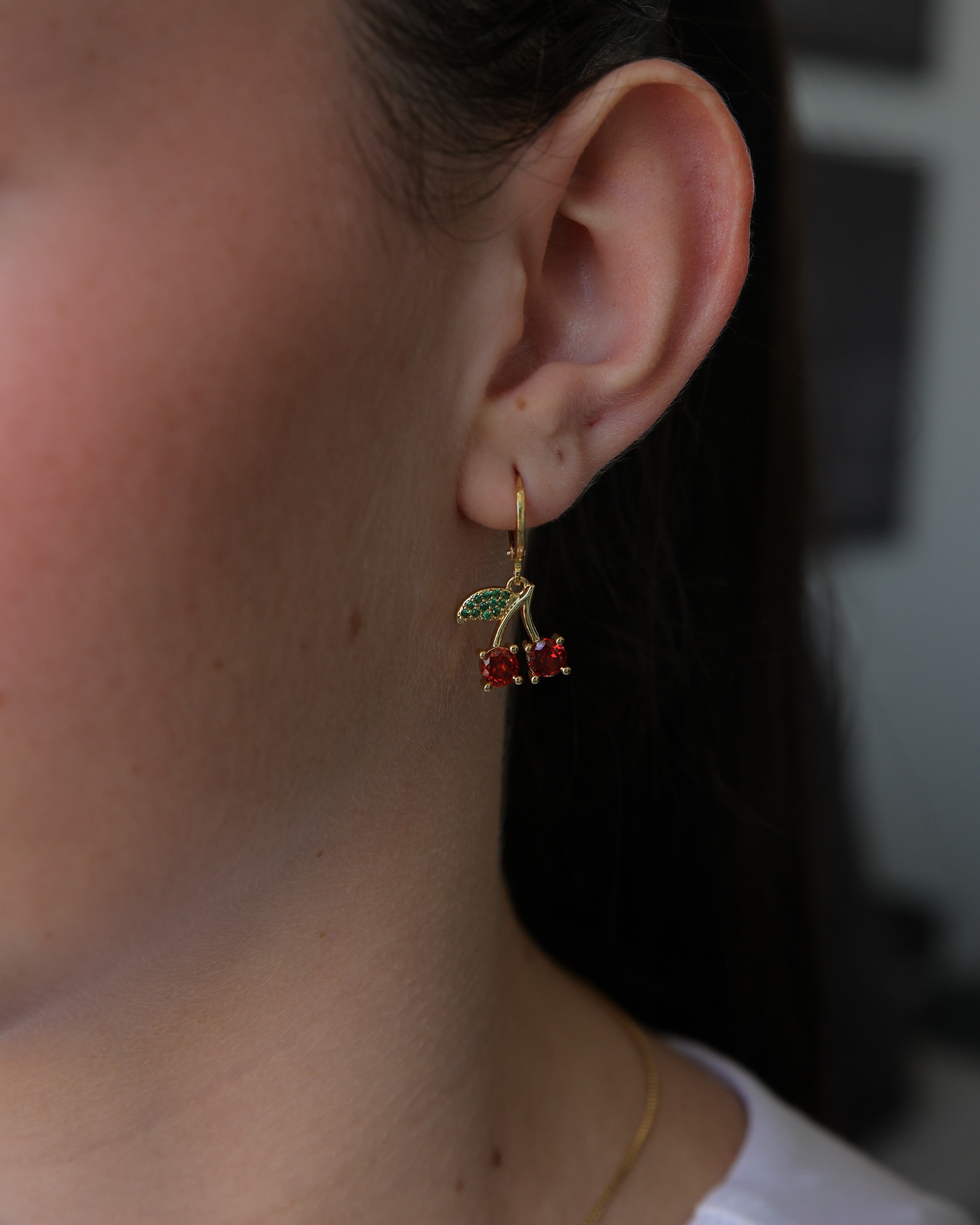 עגילי חישוק שרי