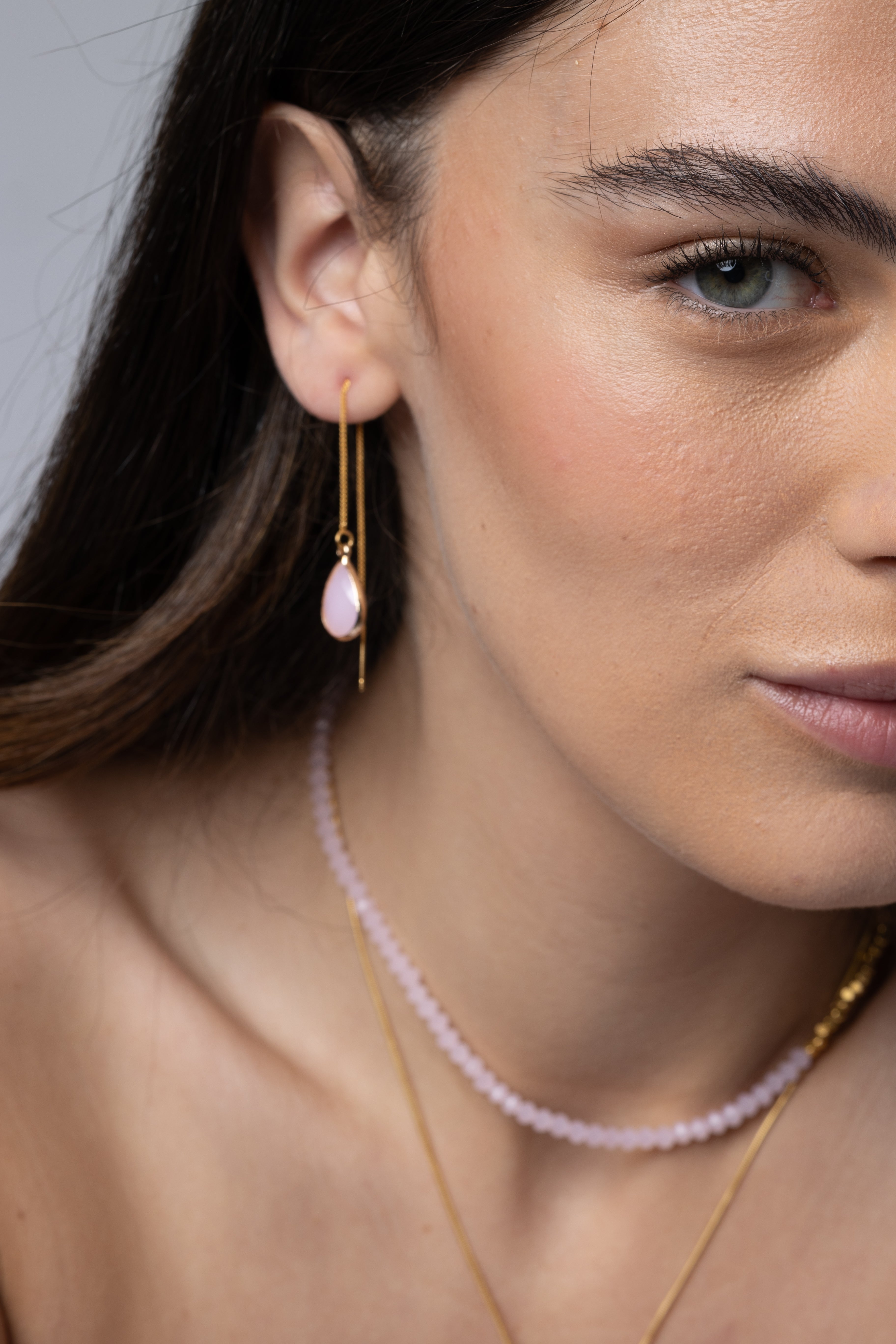 עגילי שרוך טיפה ממוסגרת