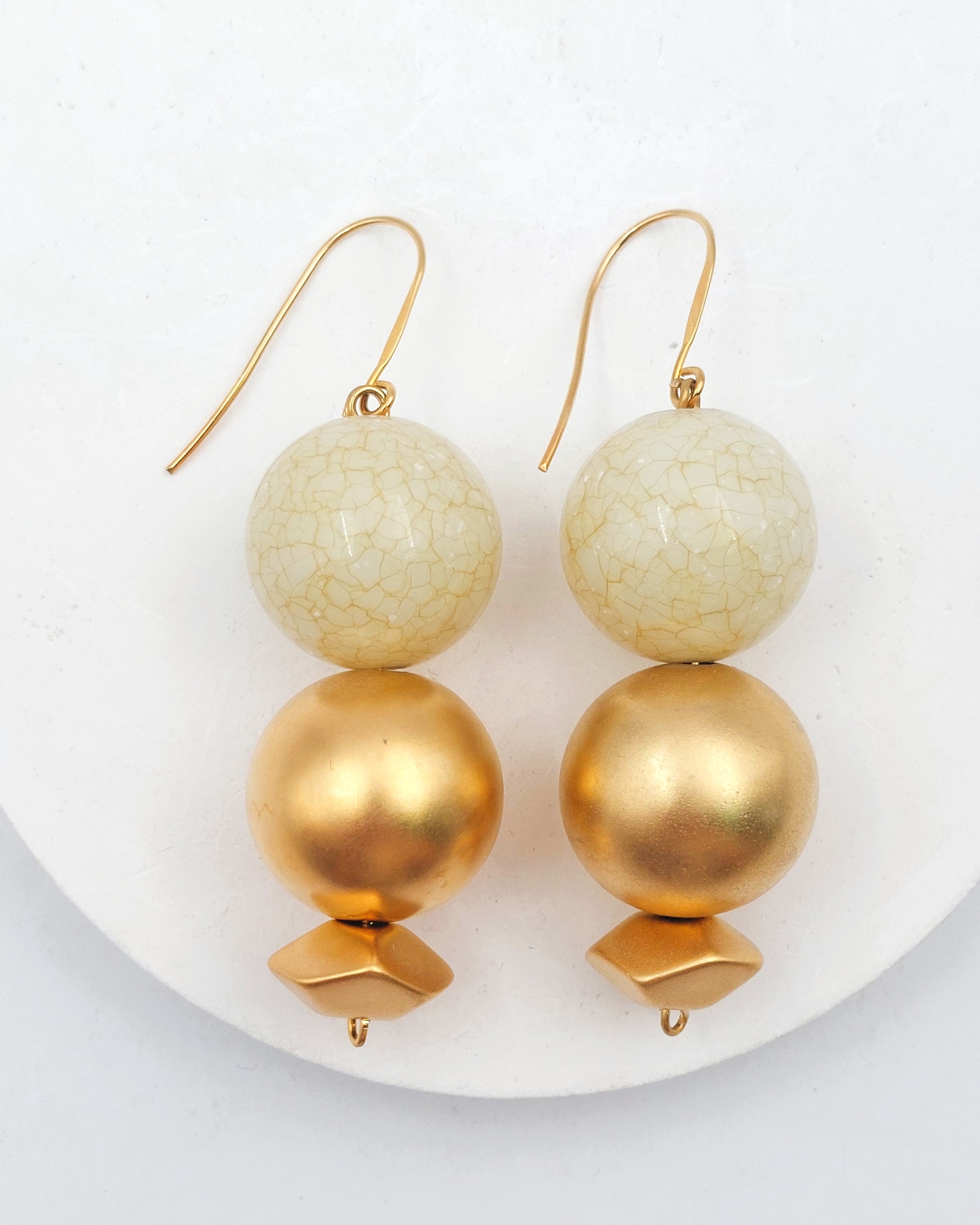 עגילי כדורי שייש זהב