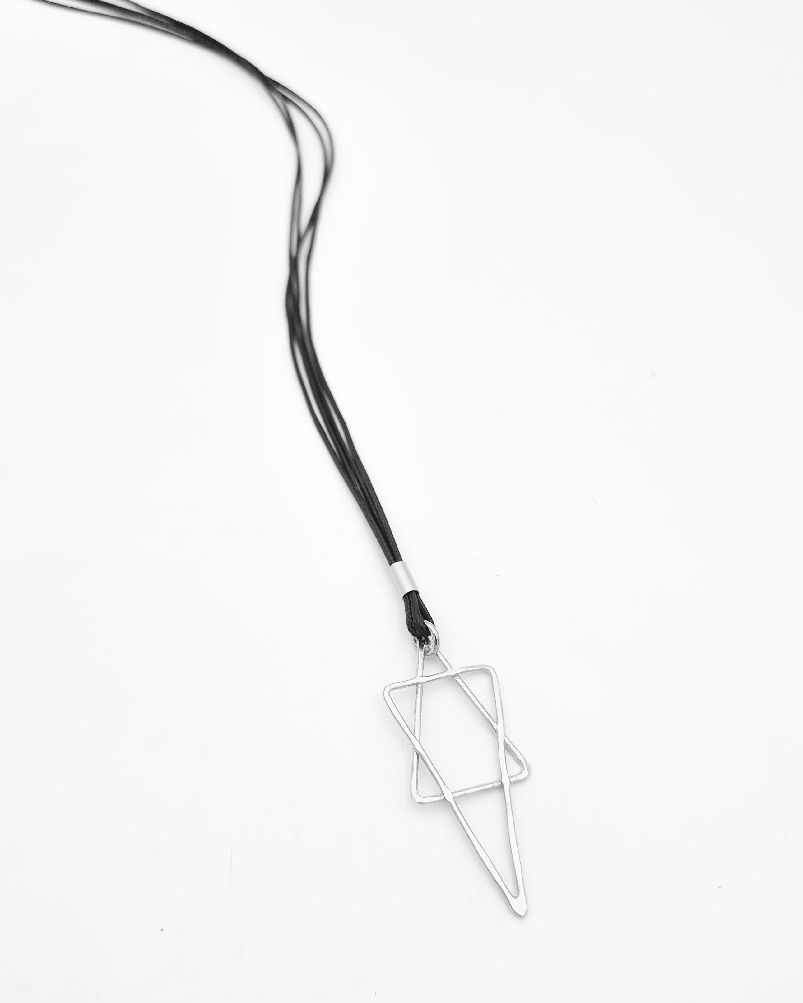 שרשרת מגן דוד מוארך עבודת יד כותנה