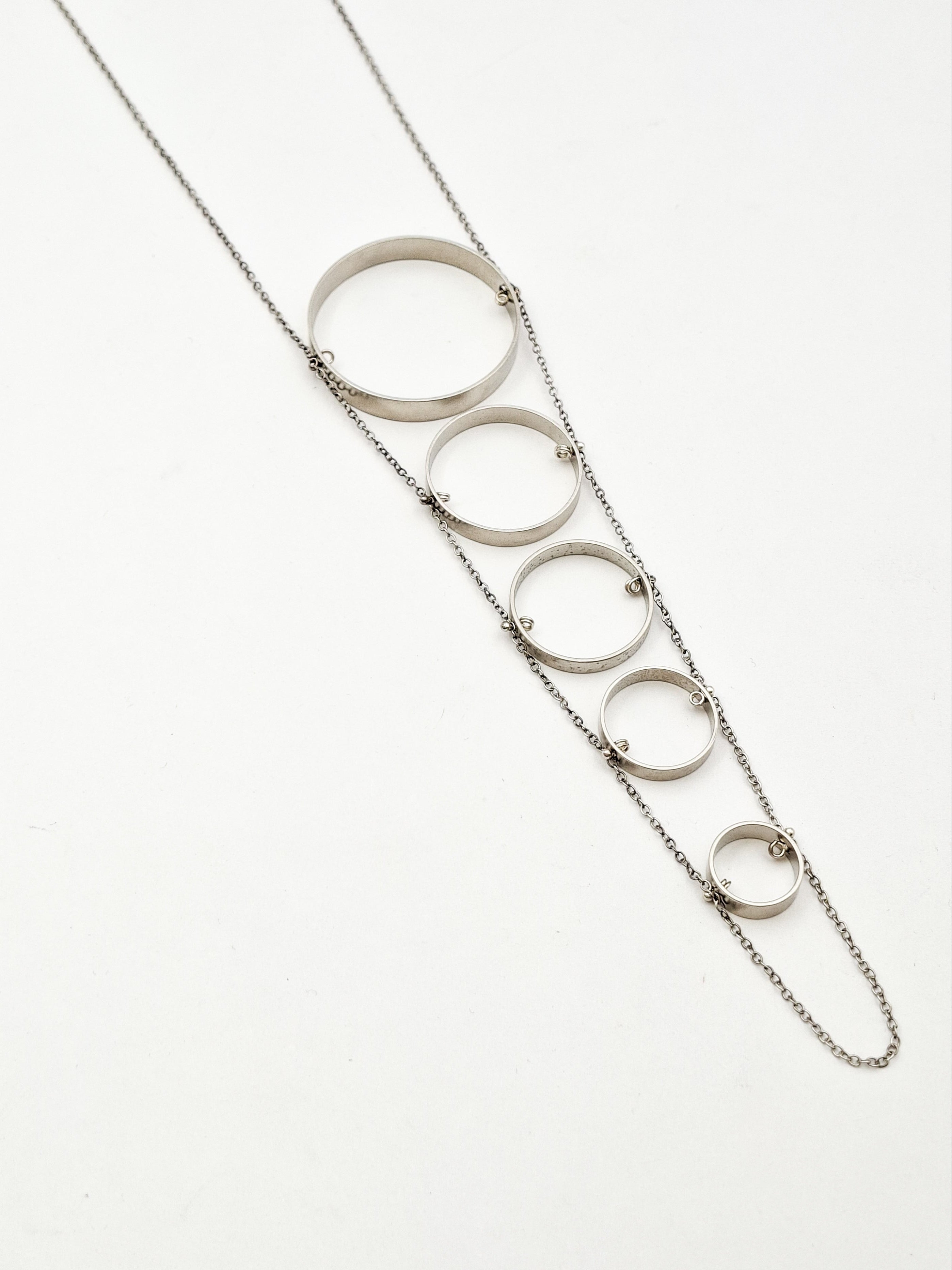 שרשרת לולאות מדורגות כסף