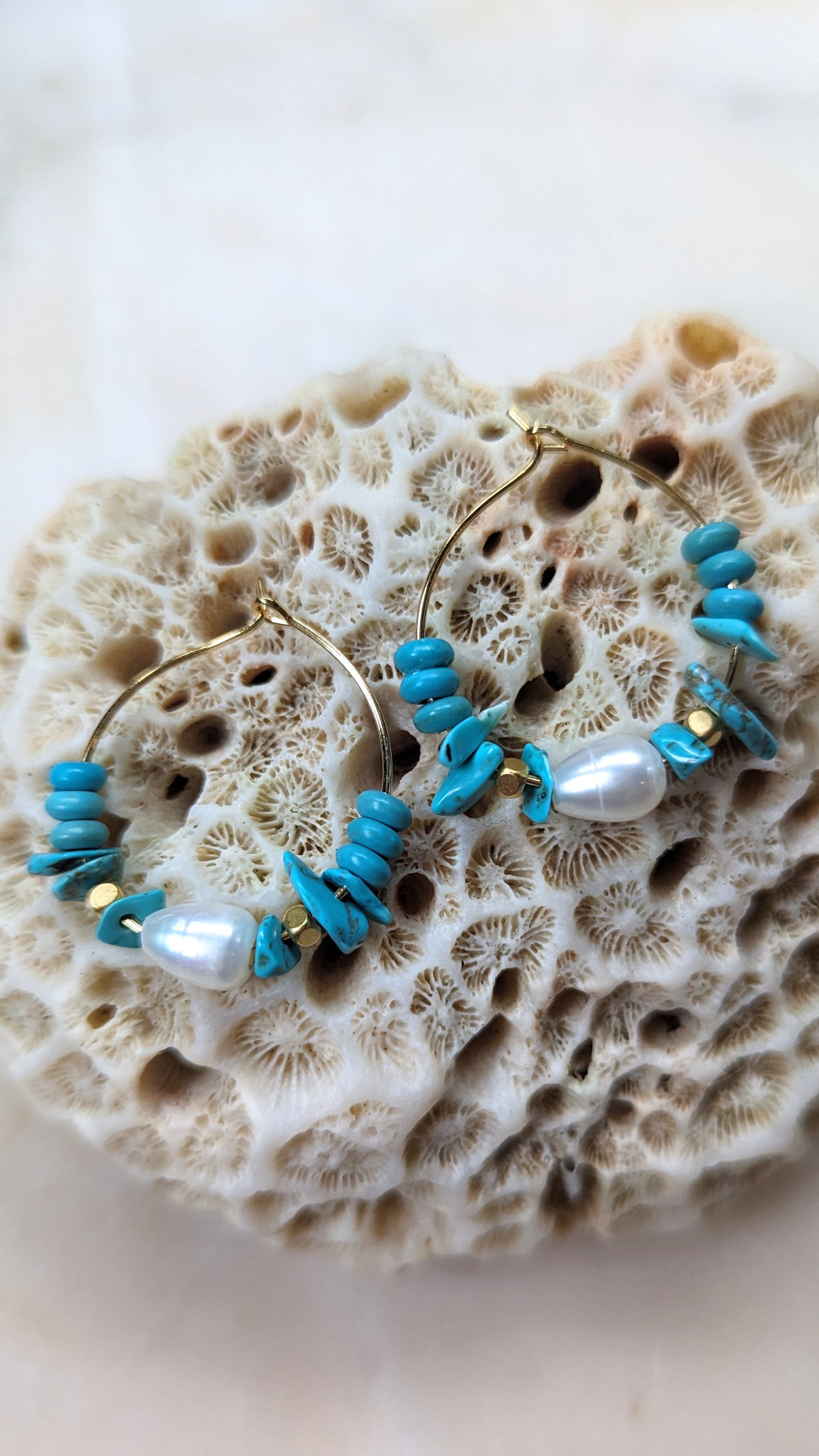 עגילי חישוק טורקיזים פנינים אמתיות