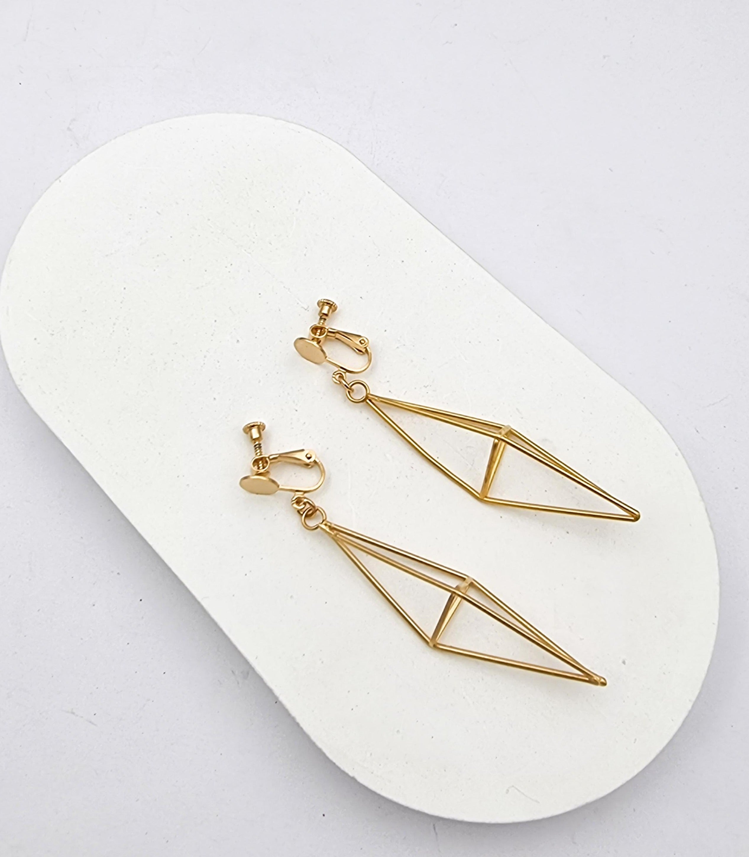 עגילי קליפס משולשי נפח