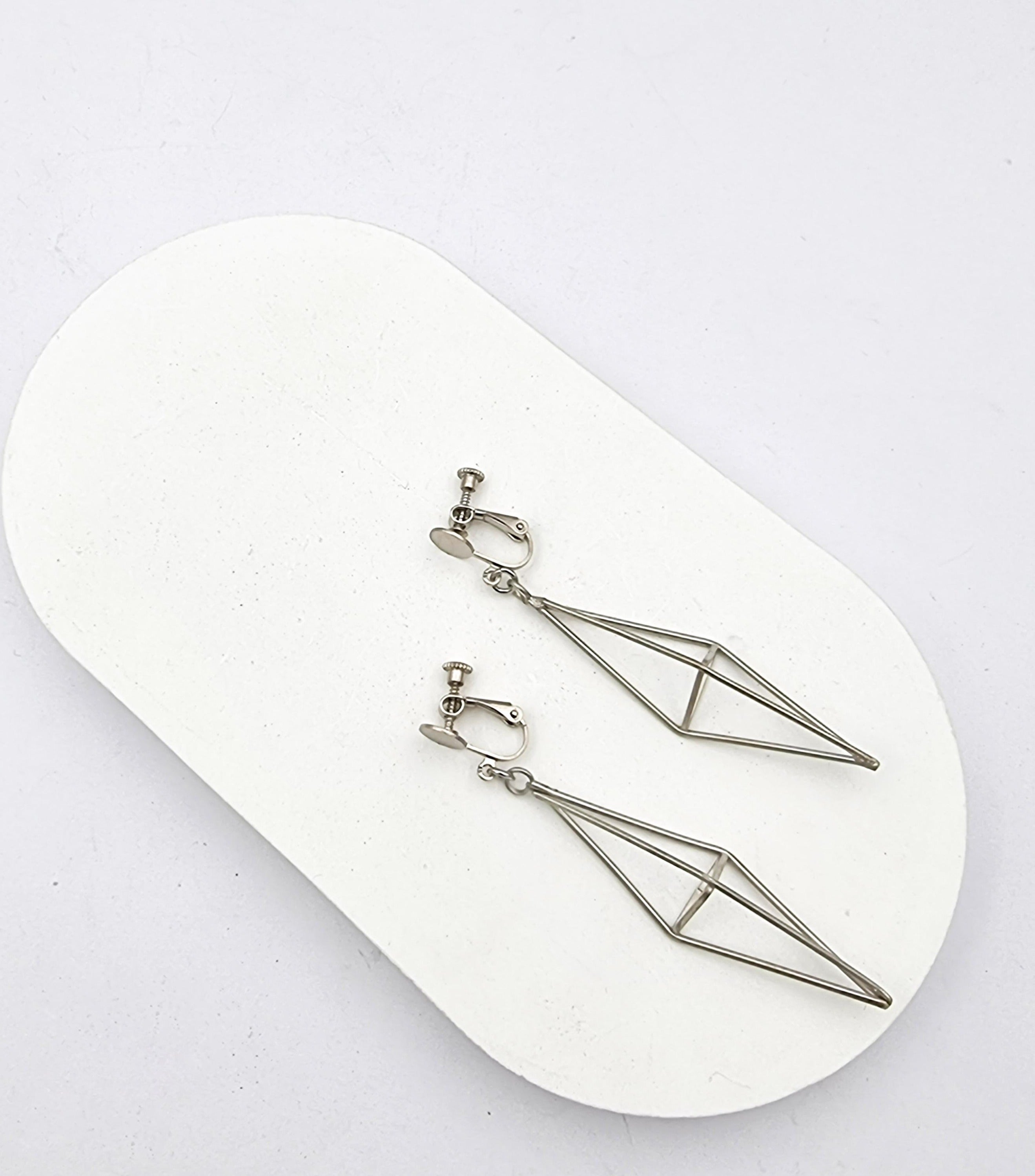 עגילי קליפס משולשי נפח