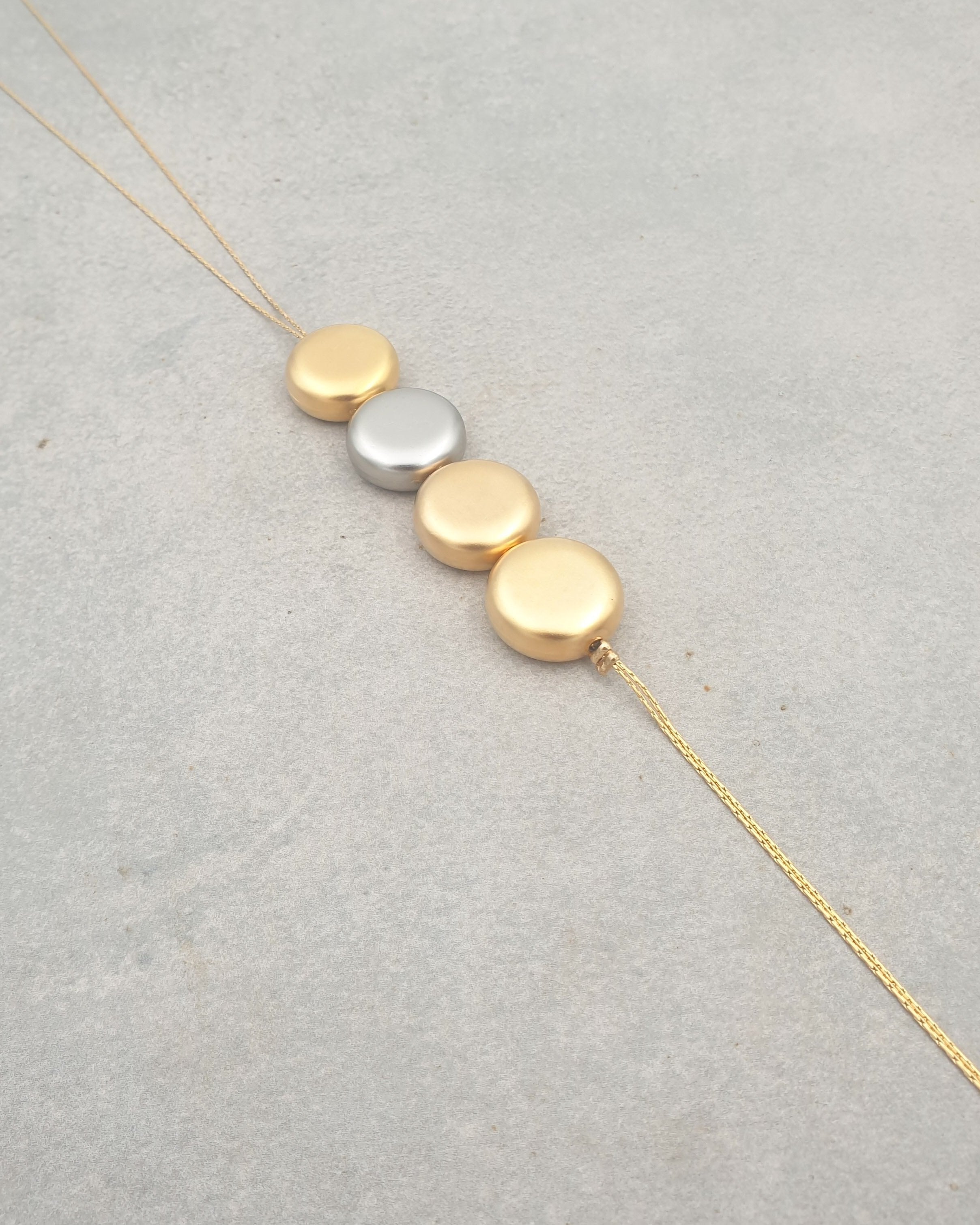 שרשרת עניבה סוכריות עגולות זהב וכסף