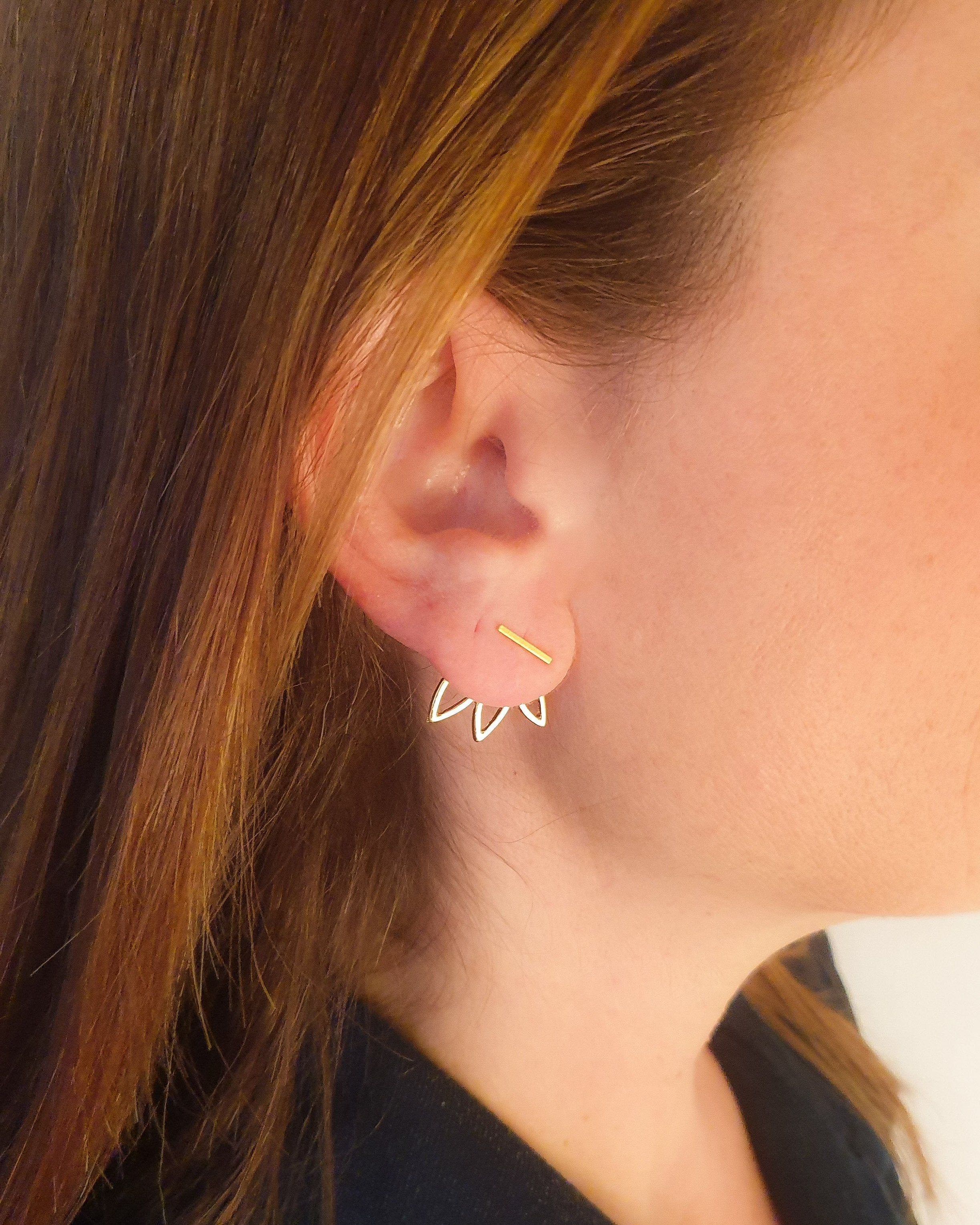 עגילי עלים חובקים