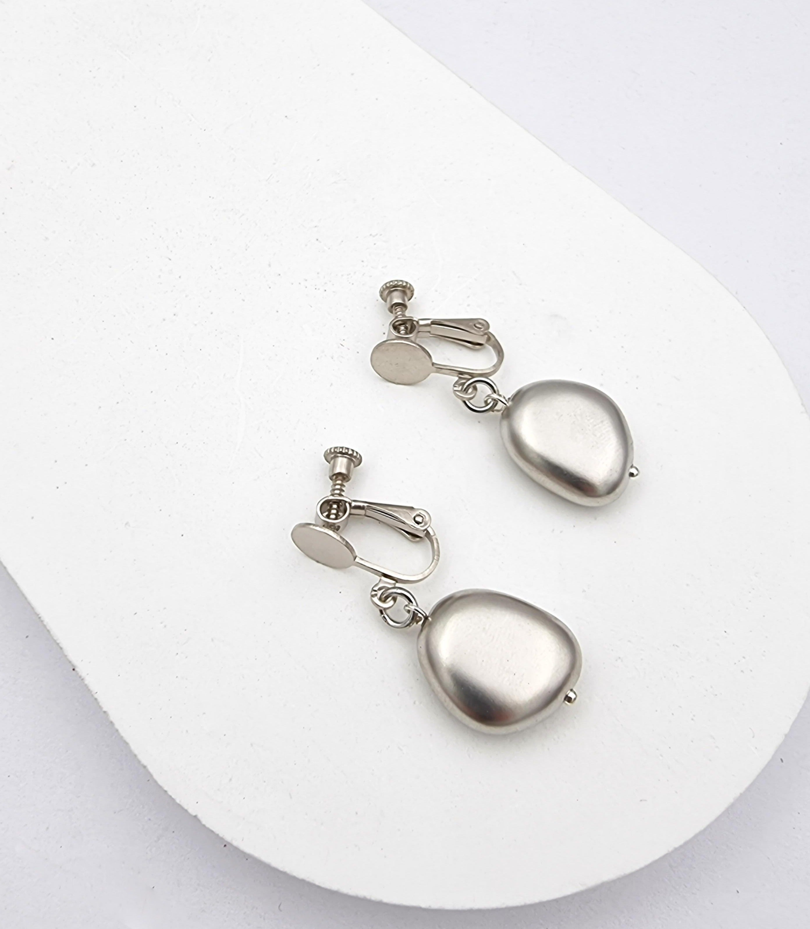 עגילי קליפס פירמיד תלויים