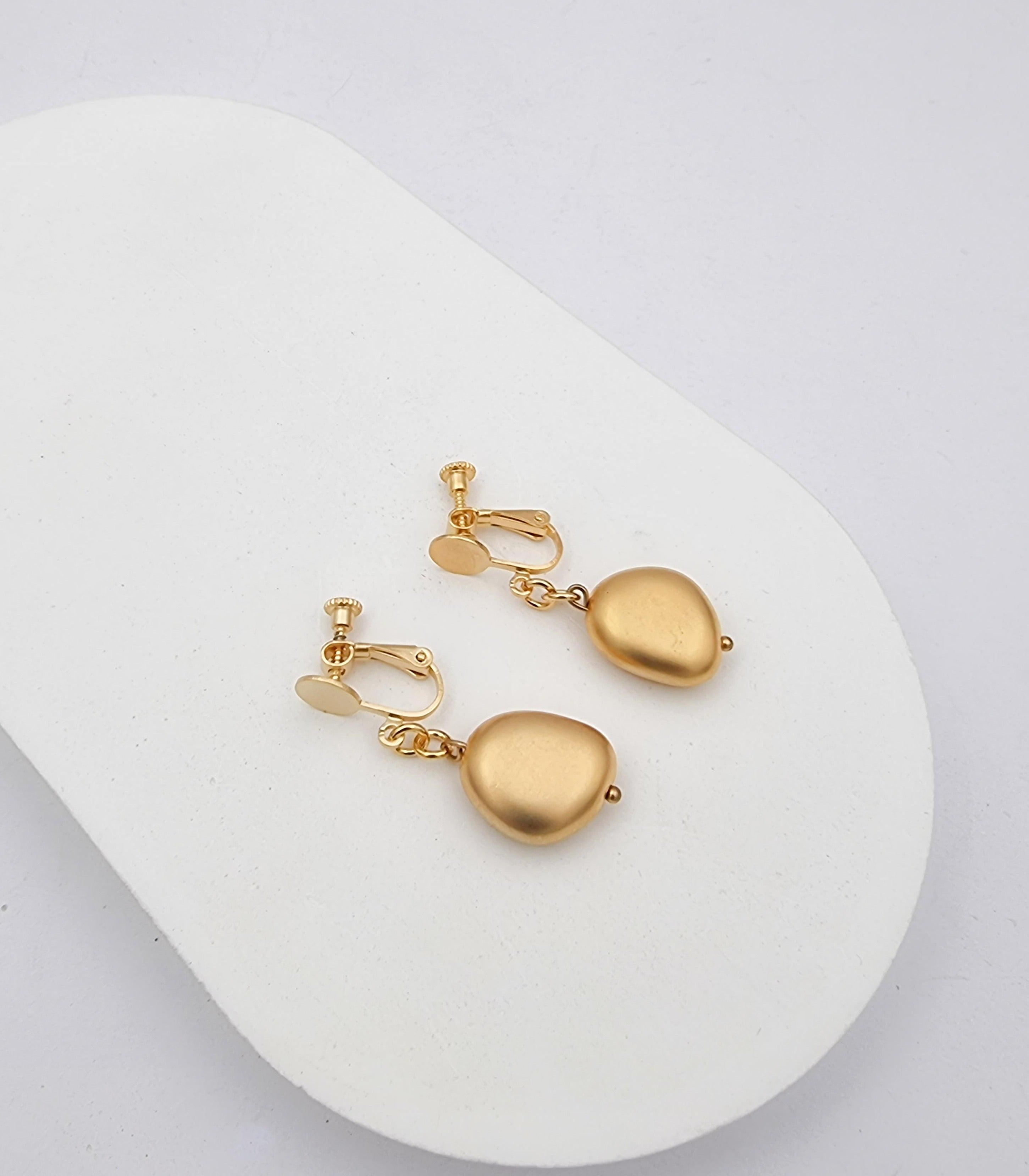 עגילי קליפס פירמיד תלויים