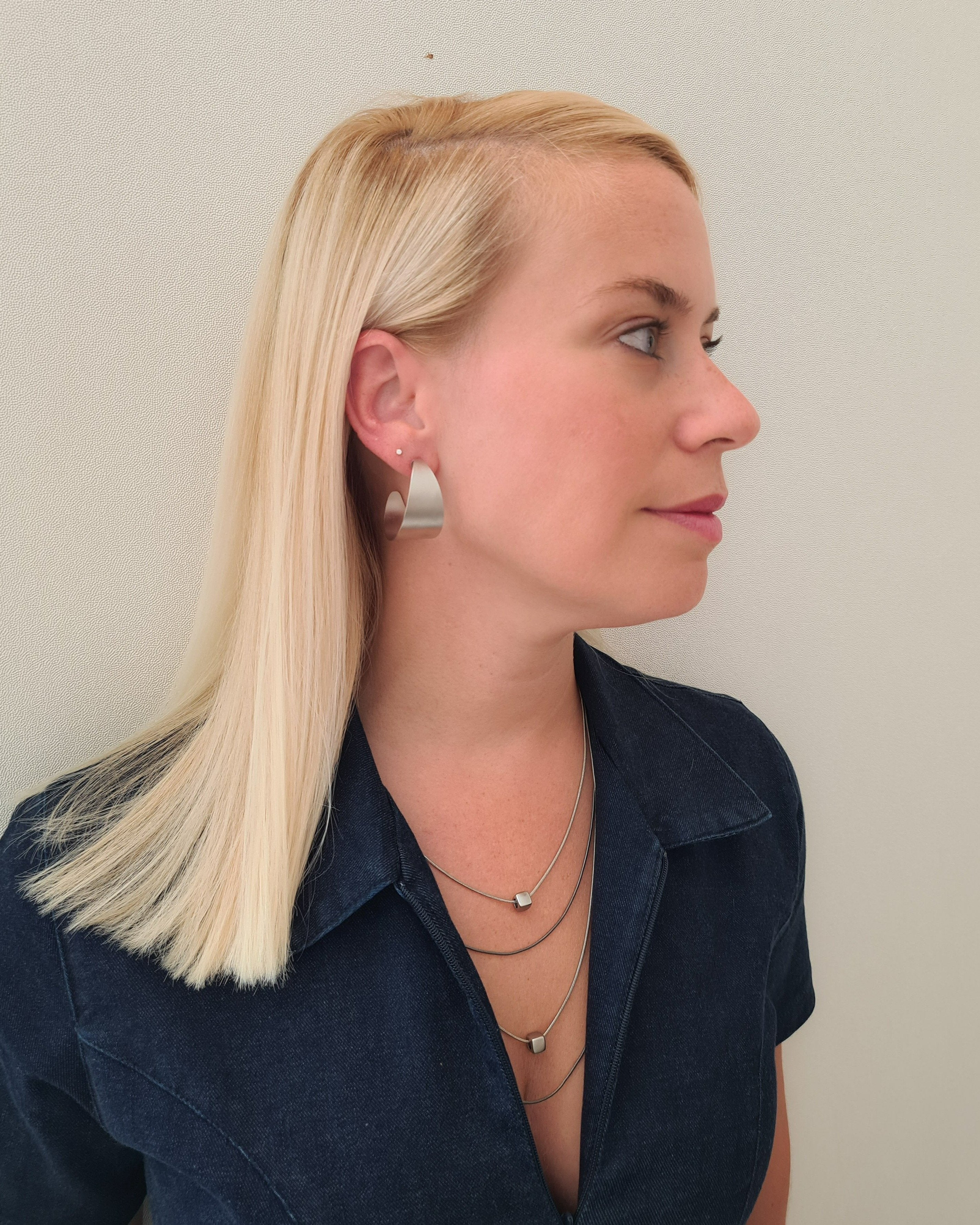 עגילי חישוק רחב וגדול צמודים