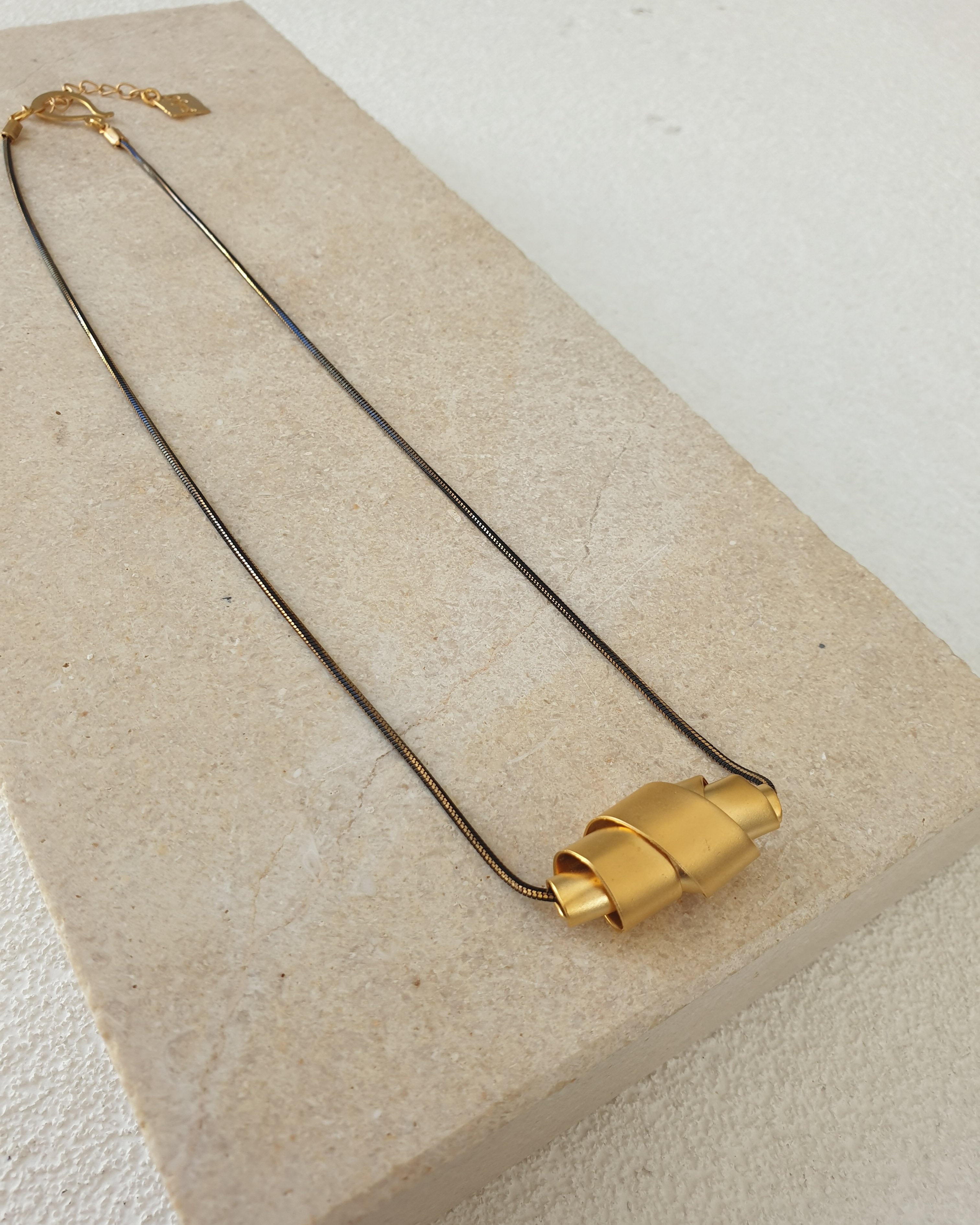 שרשרת מגולגלת עבודת יד קצרה