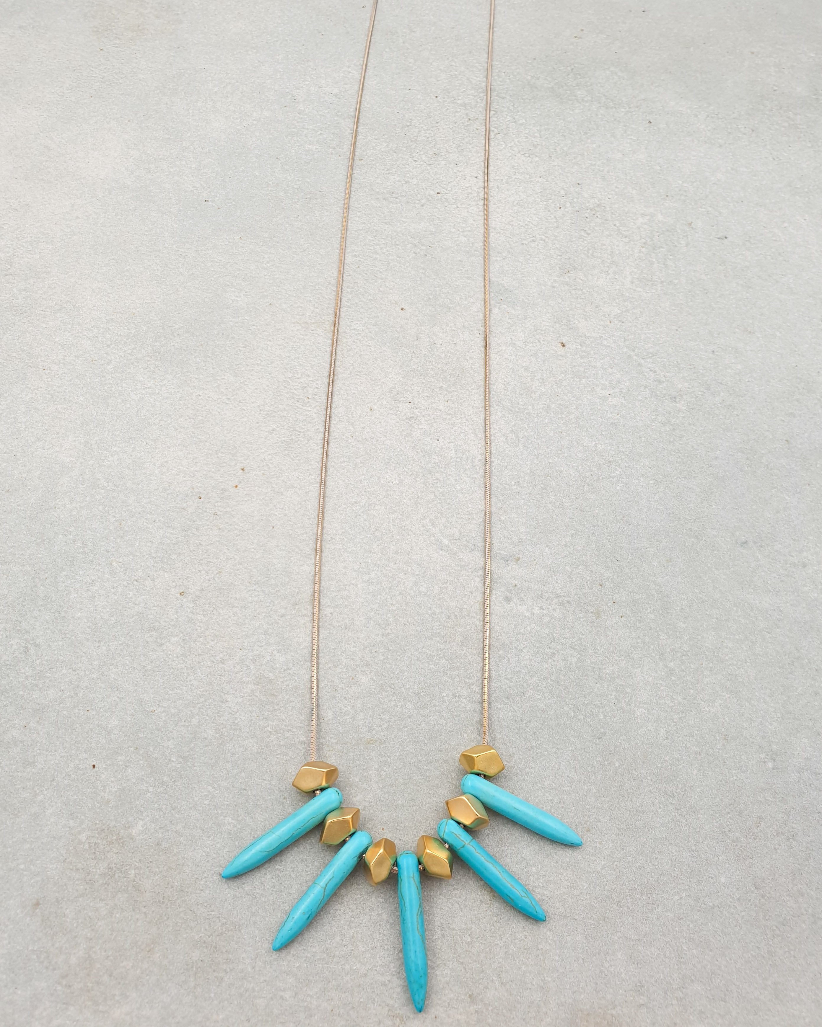 שרשרת שיני אבנים ארוכה