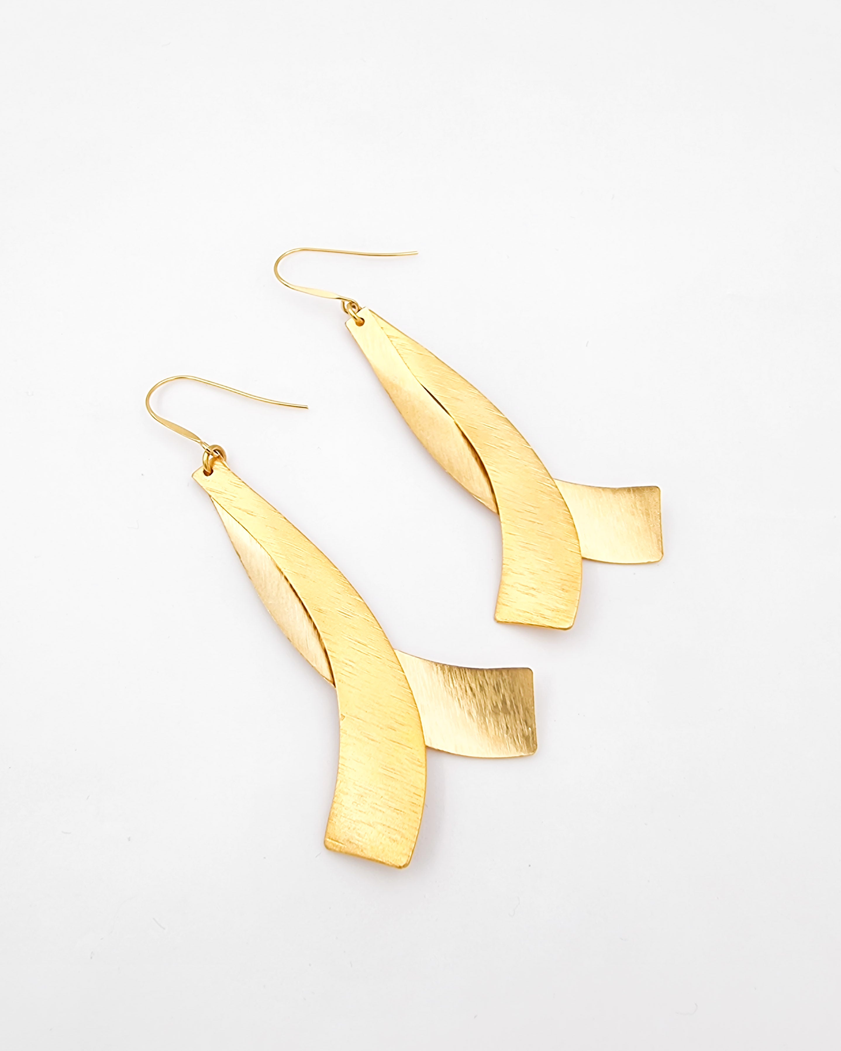 עגילי נעמה תלויים