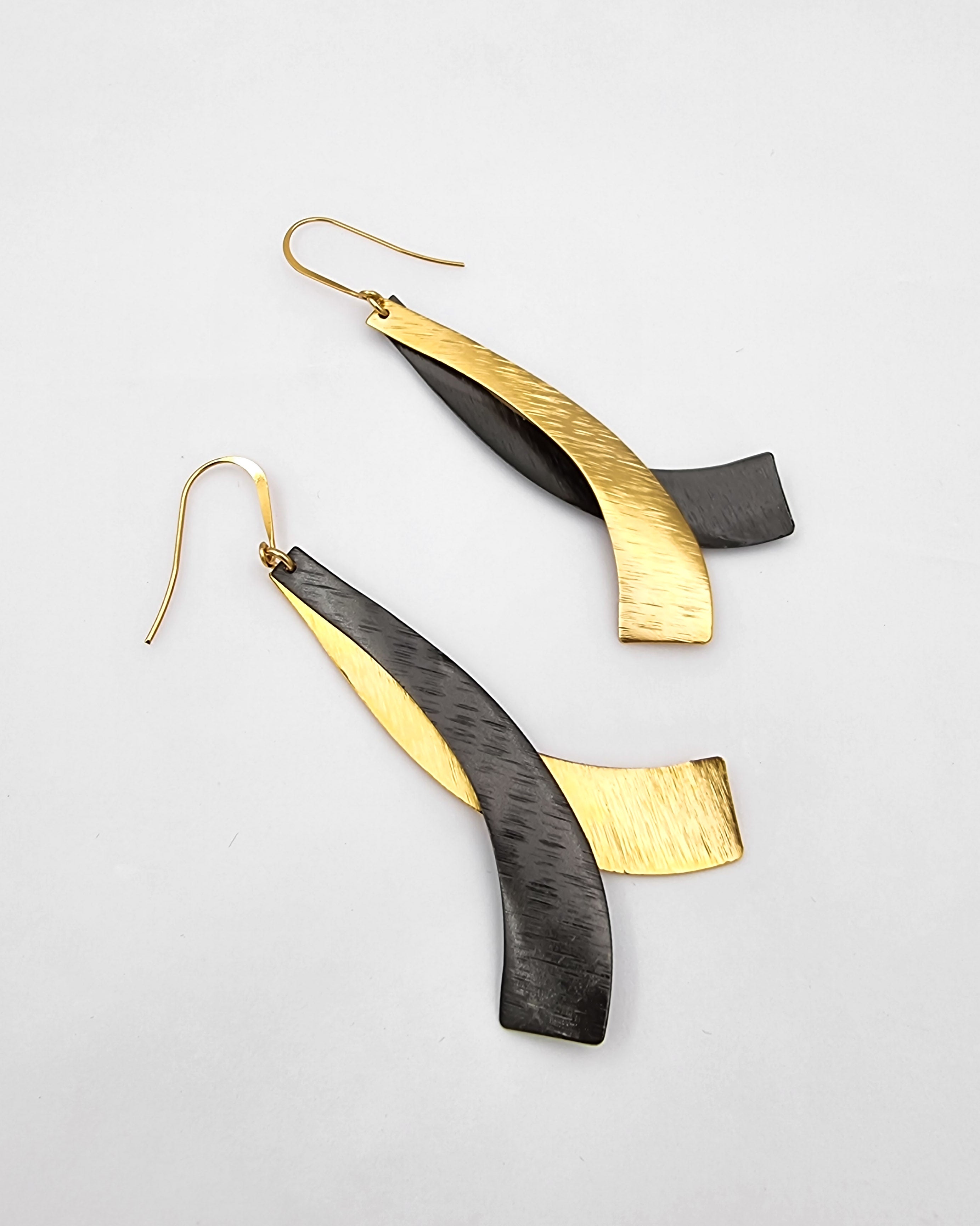 עגילי נעמה תלויים