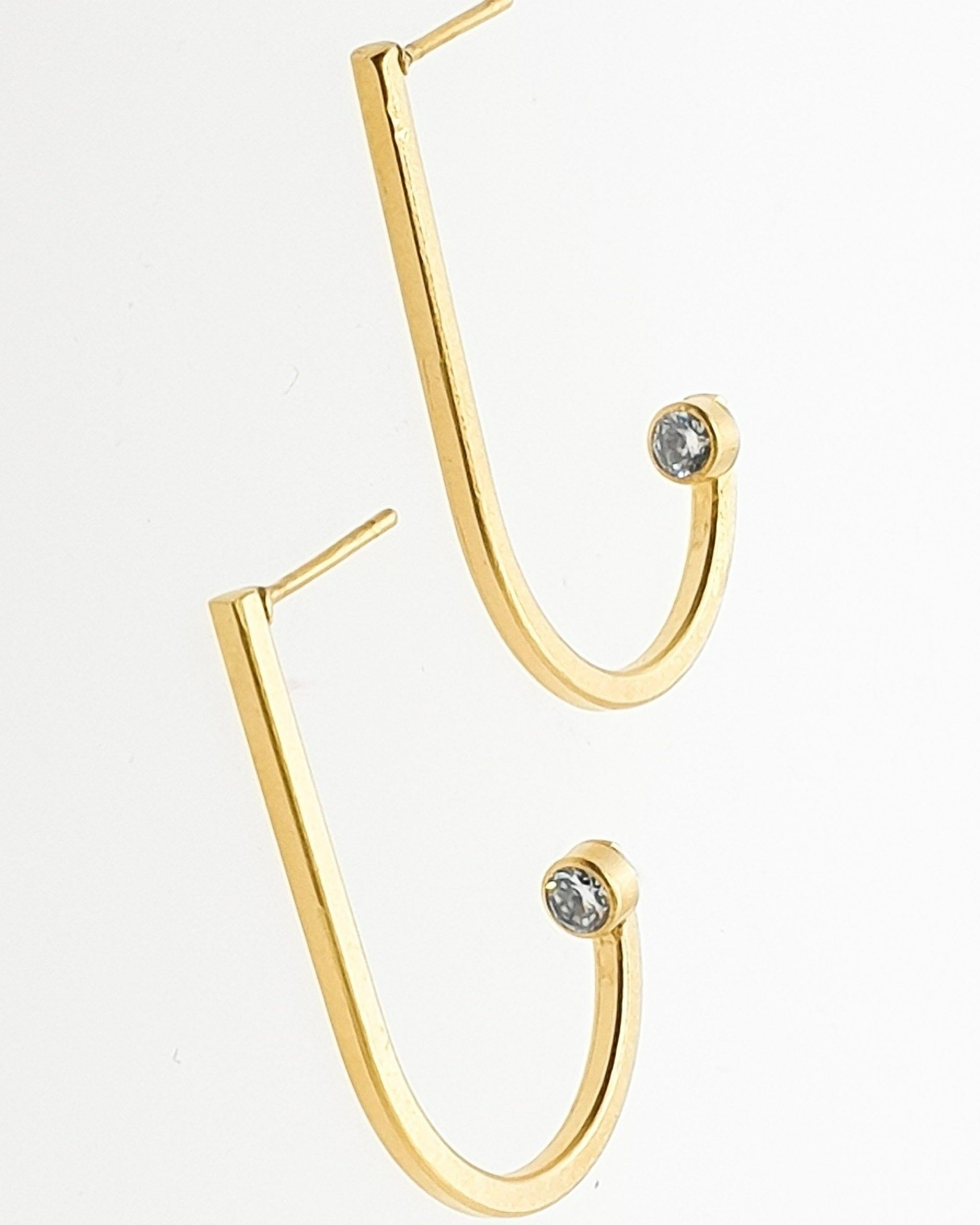 עגילי חישוק זירקון משובץ