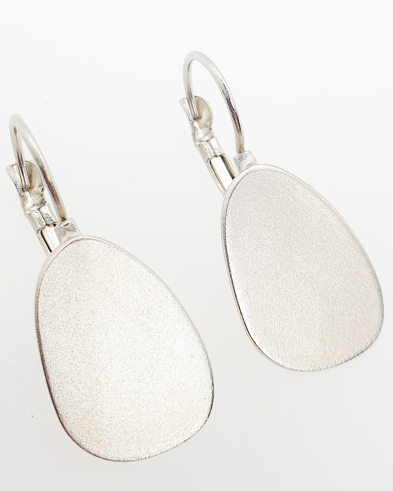 עגילי כנרת תלויים