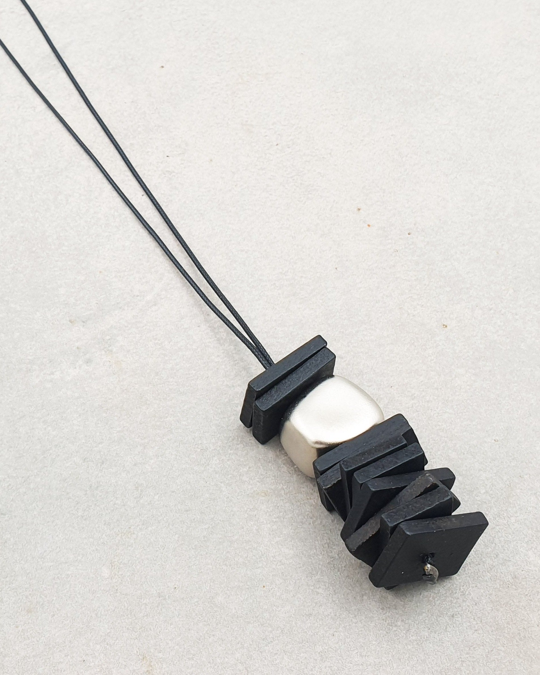 שרשרת פלחי מלבנים שחור כסף