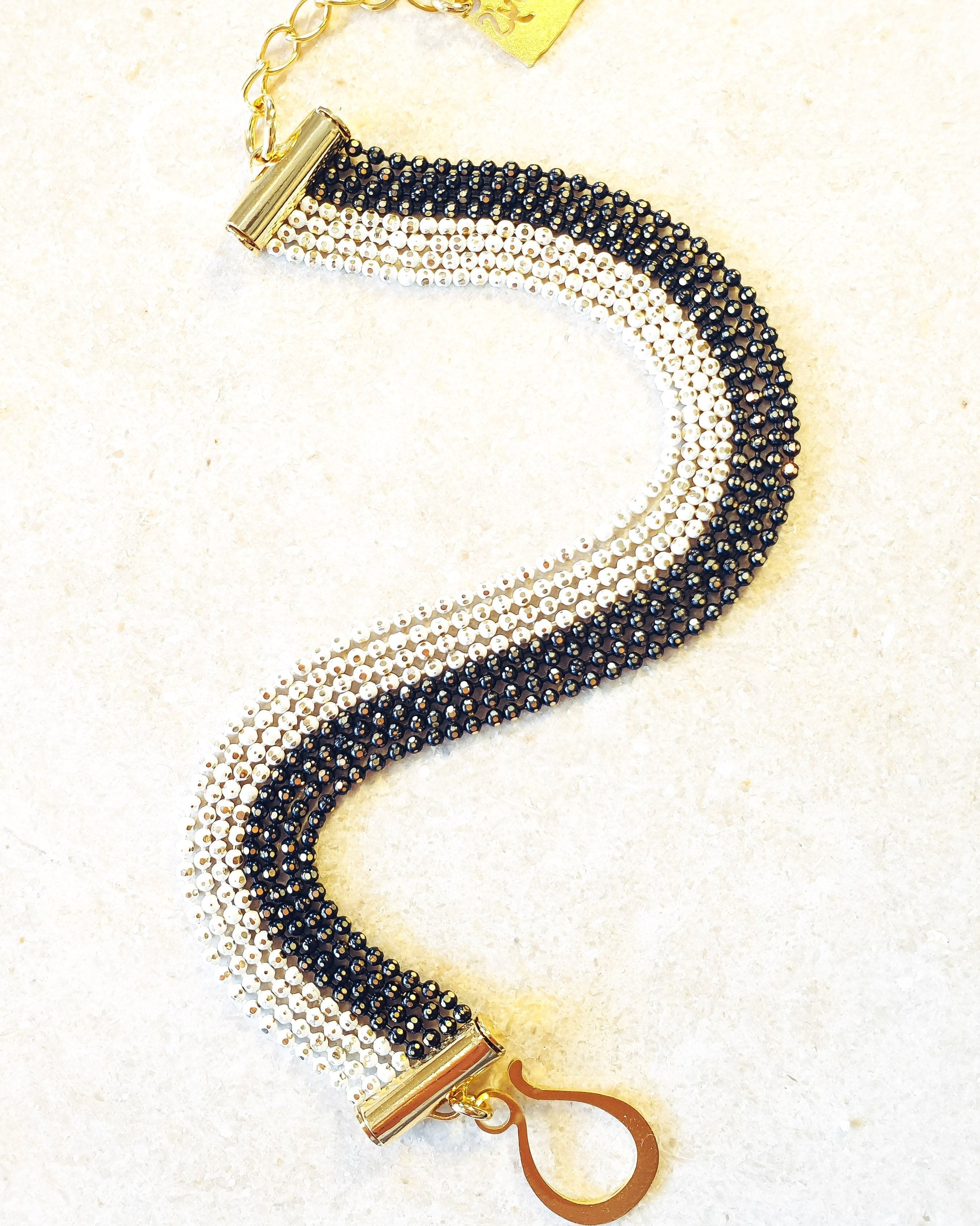 צמיד שחור לבן מנצנץ