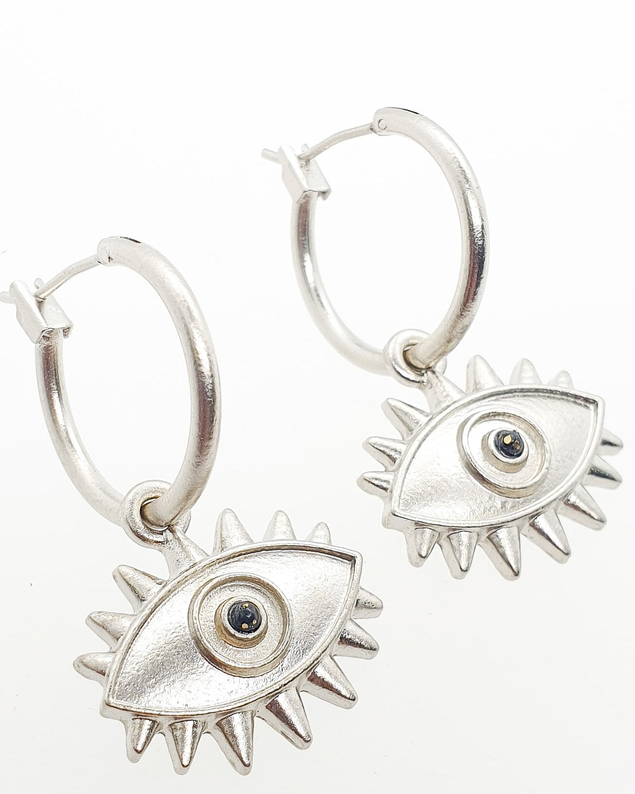 עגילי חישוק  עין