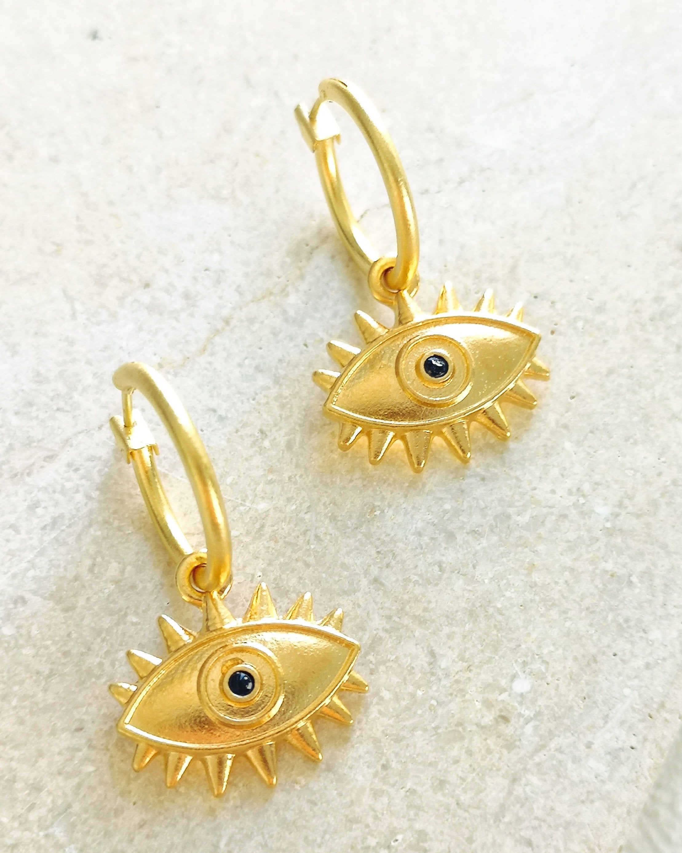 עגילי חישוק  עין