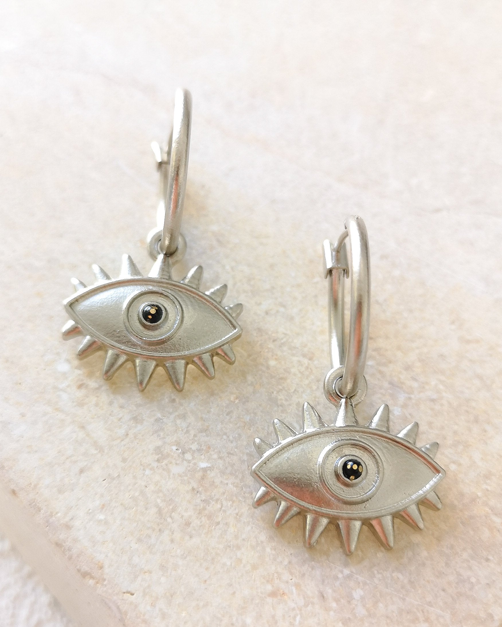 עגילי חישוק  עין