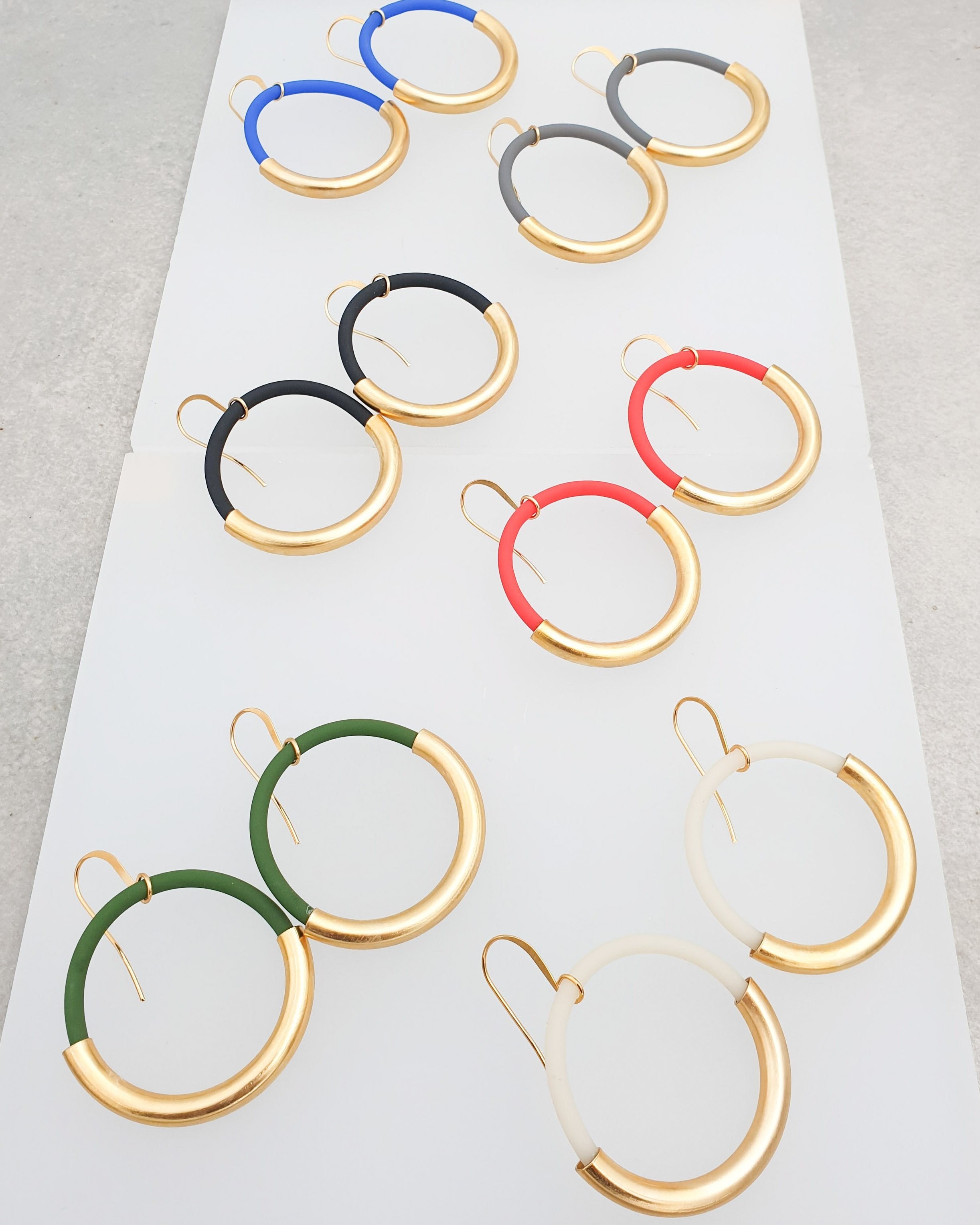 עגילי סמיילי סיליקון צבעוני