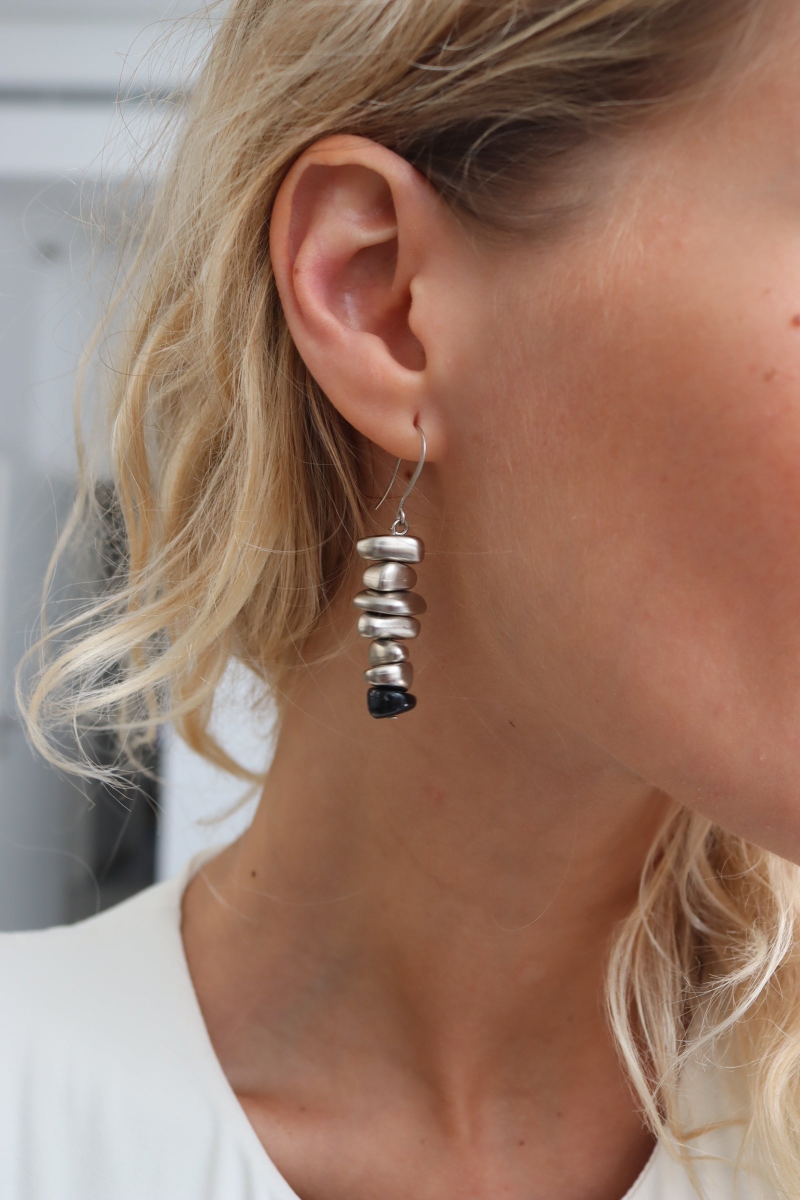 עגילי פלחים מאונך שחור