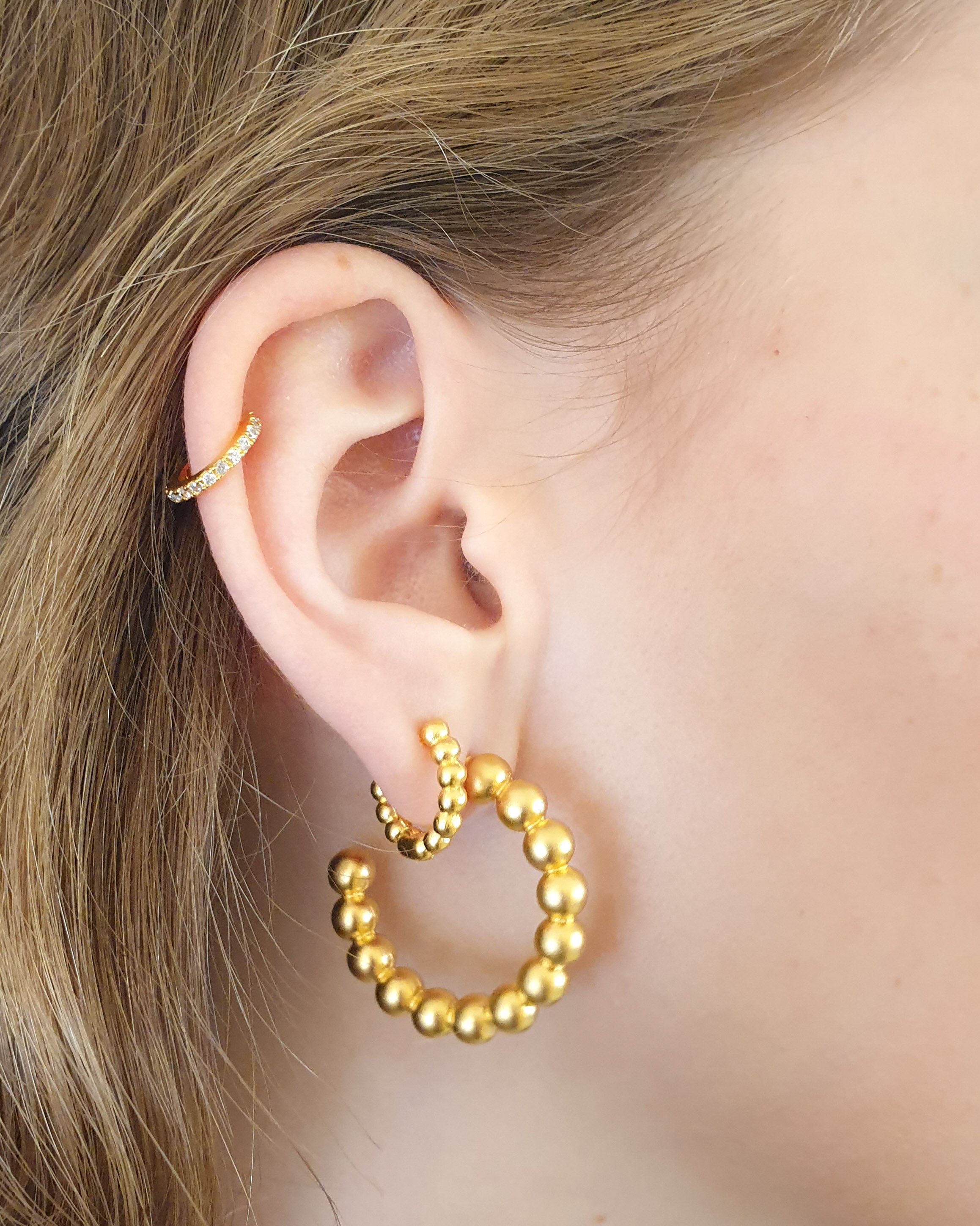 עגילי חישוק כדוריות גדולים