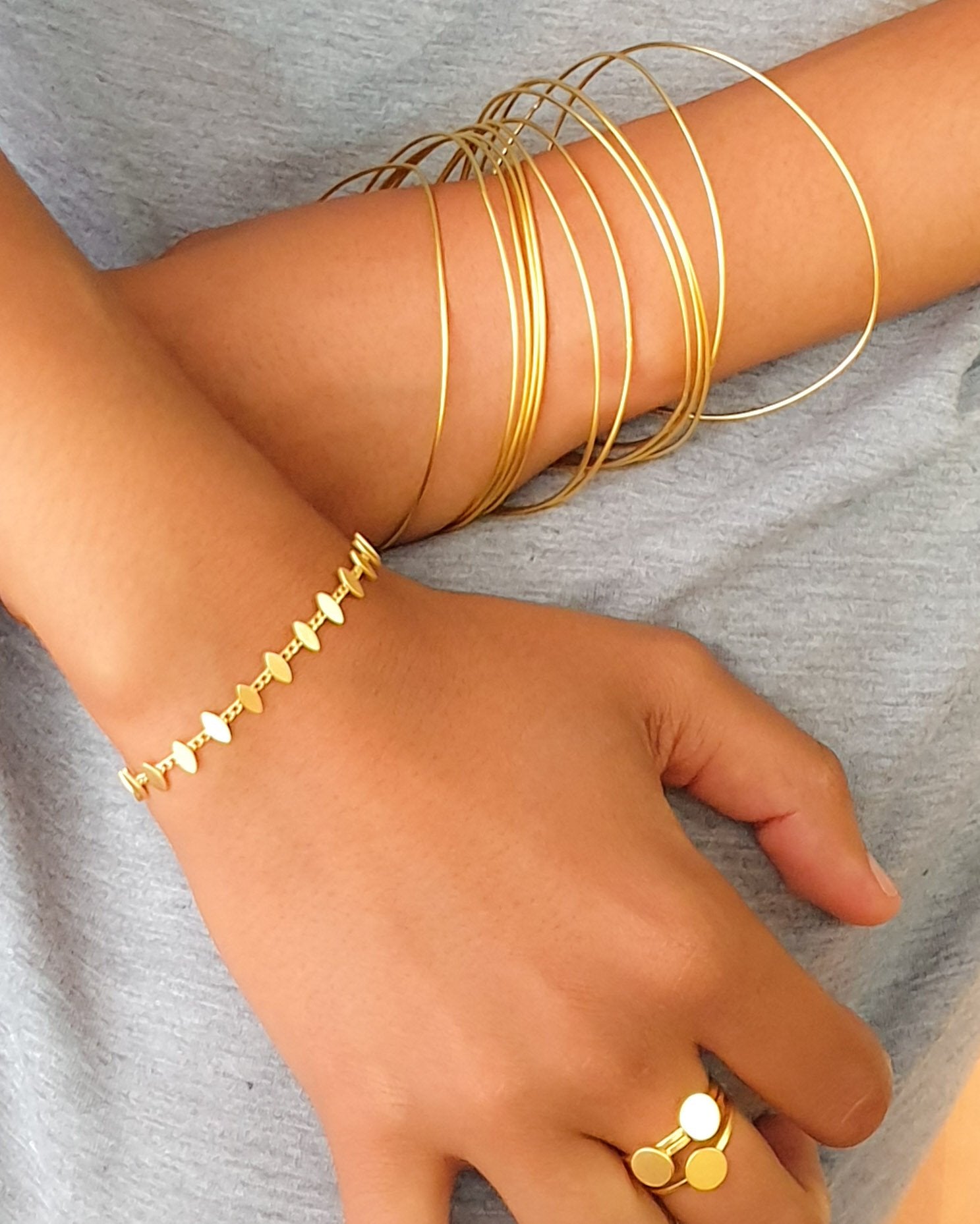 צמיד עיניים קצר