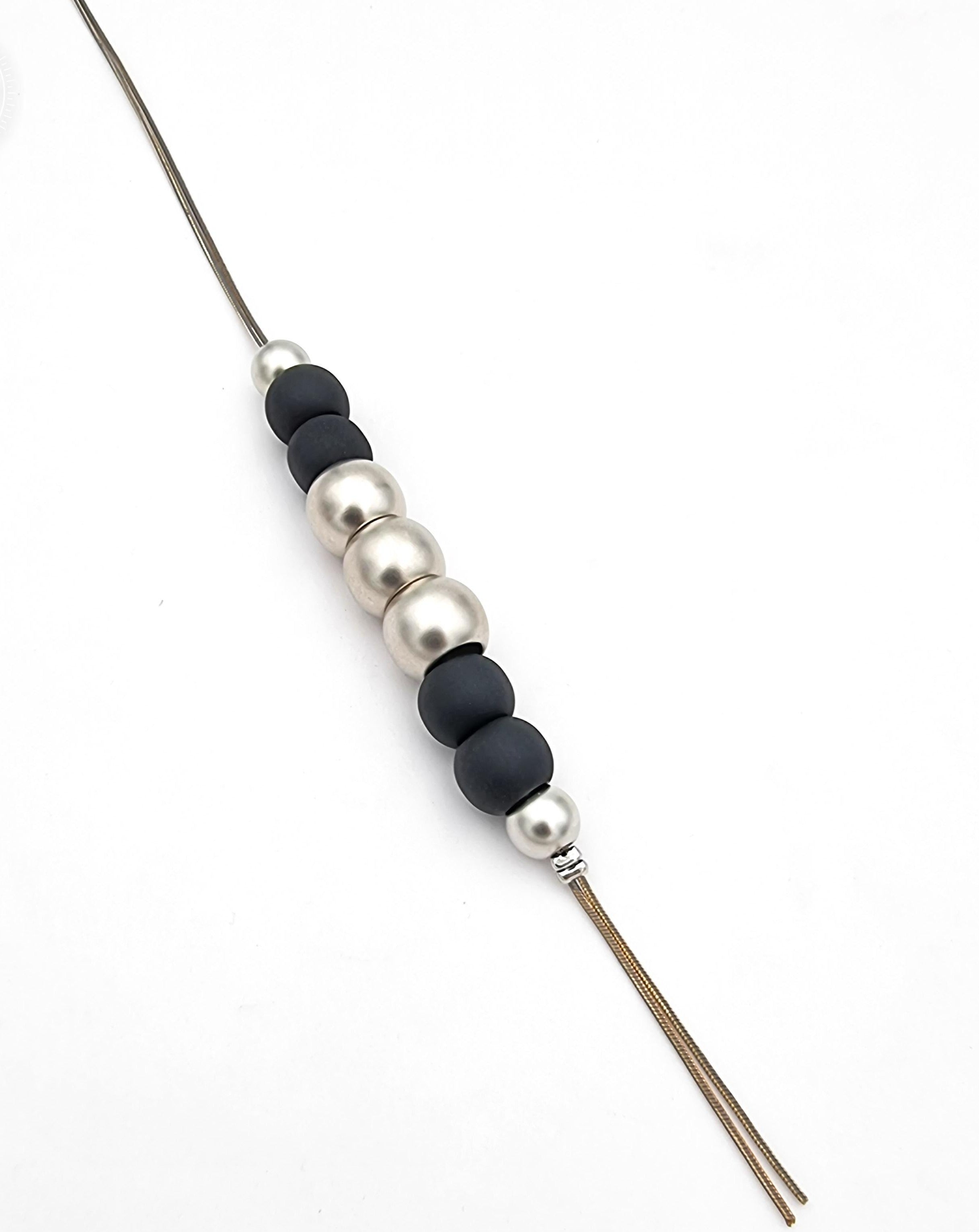 שרשרת עניבה כדורים שלושה גוונים