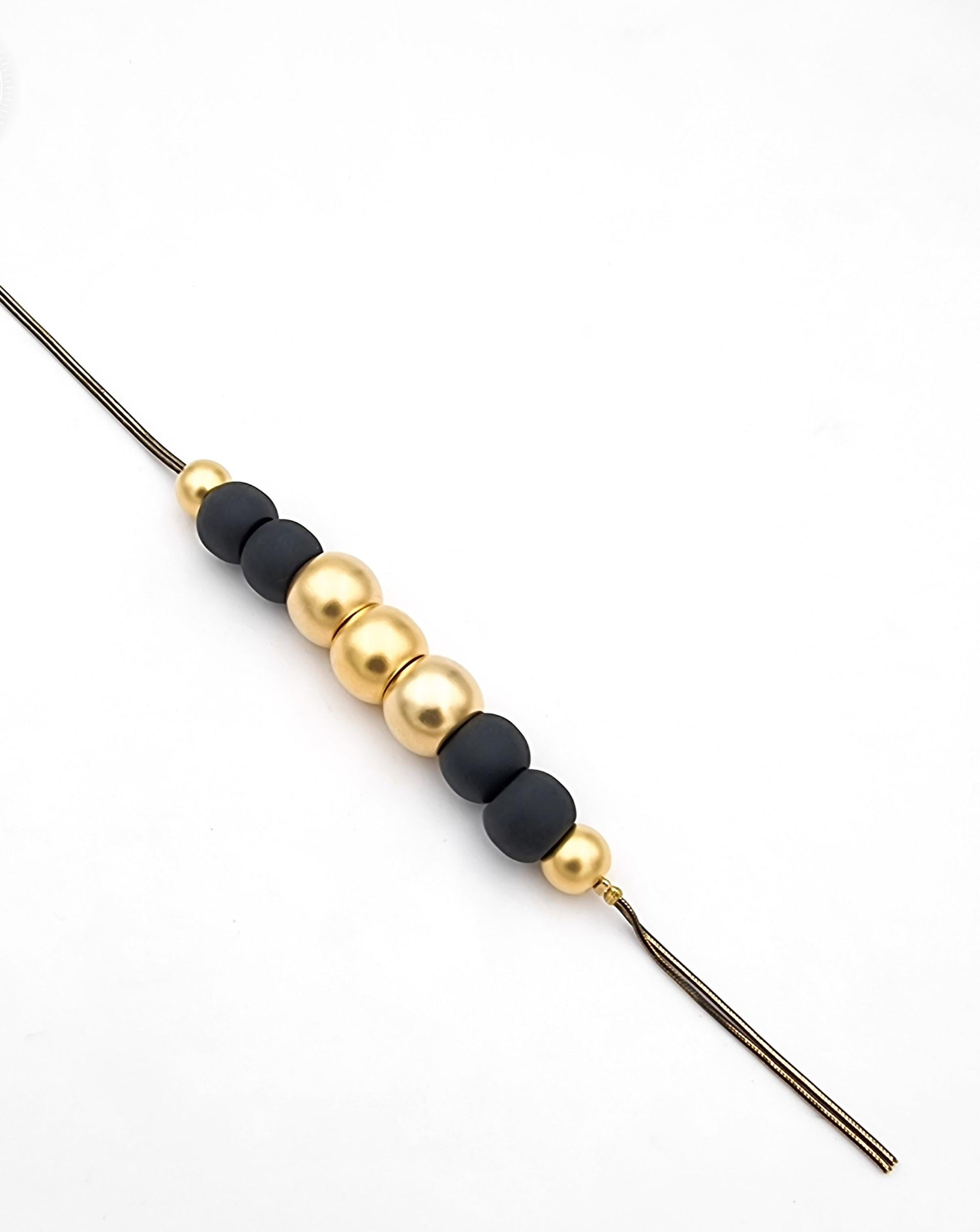 שרשרת עניבה כדורים שלושה גוונים