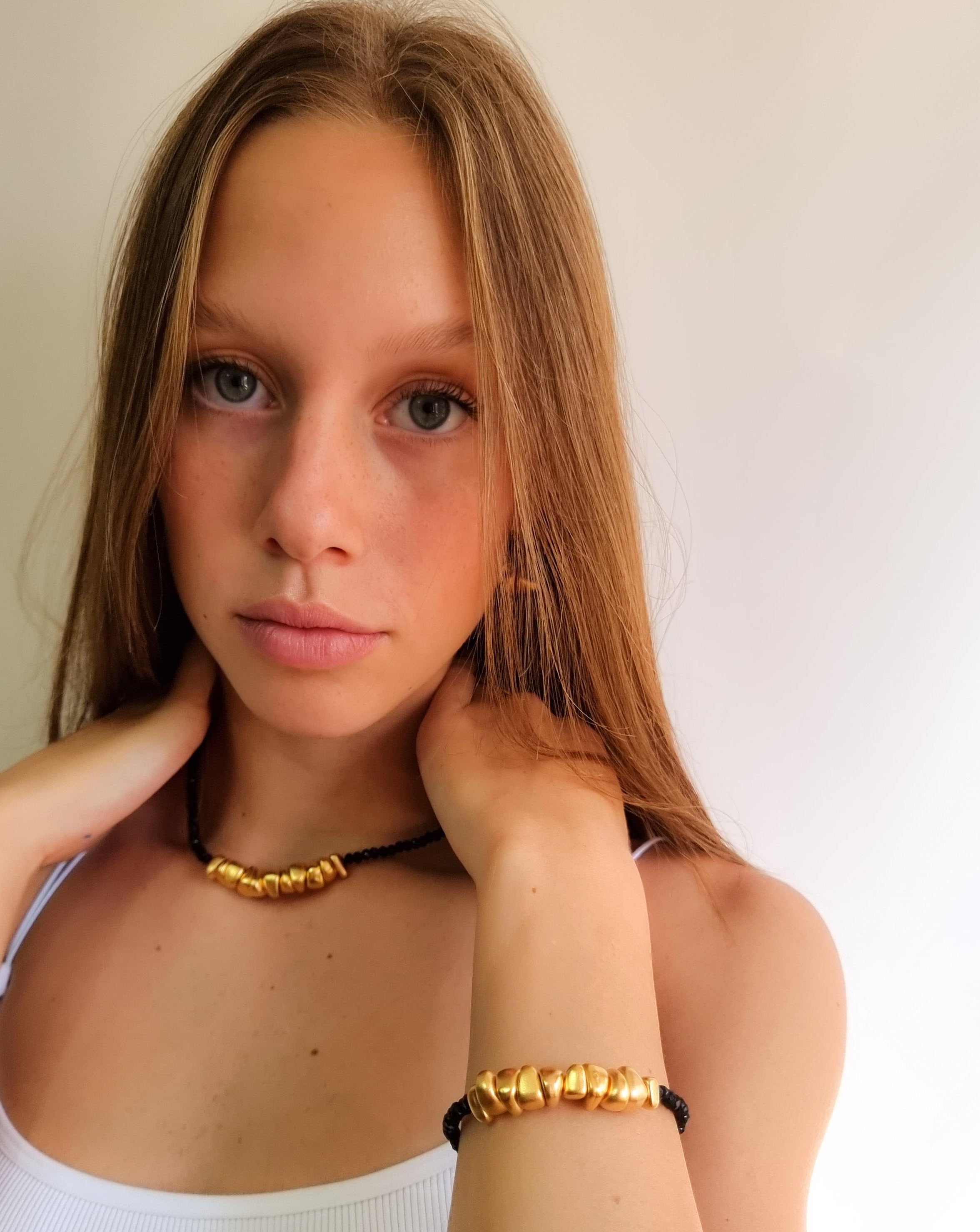 שרשרת פלחים וקריסטלים שחורים