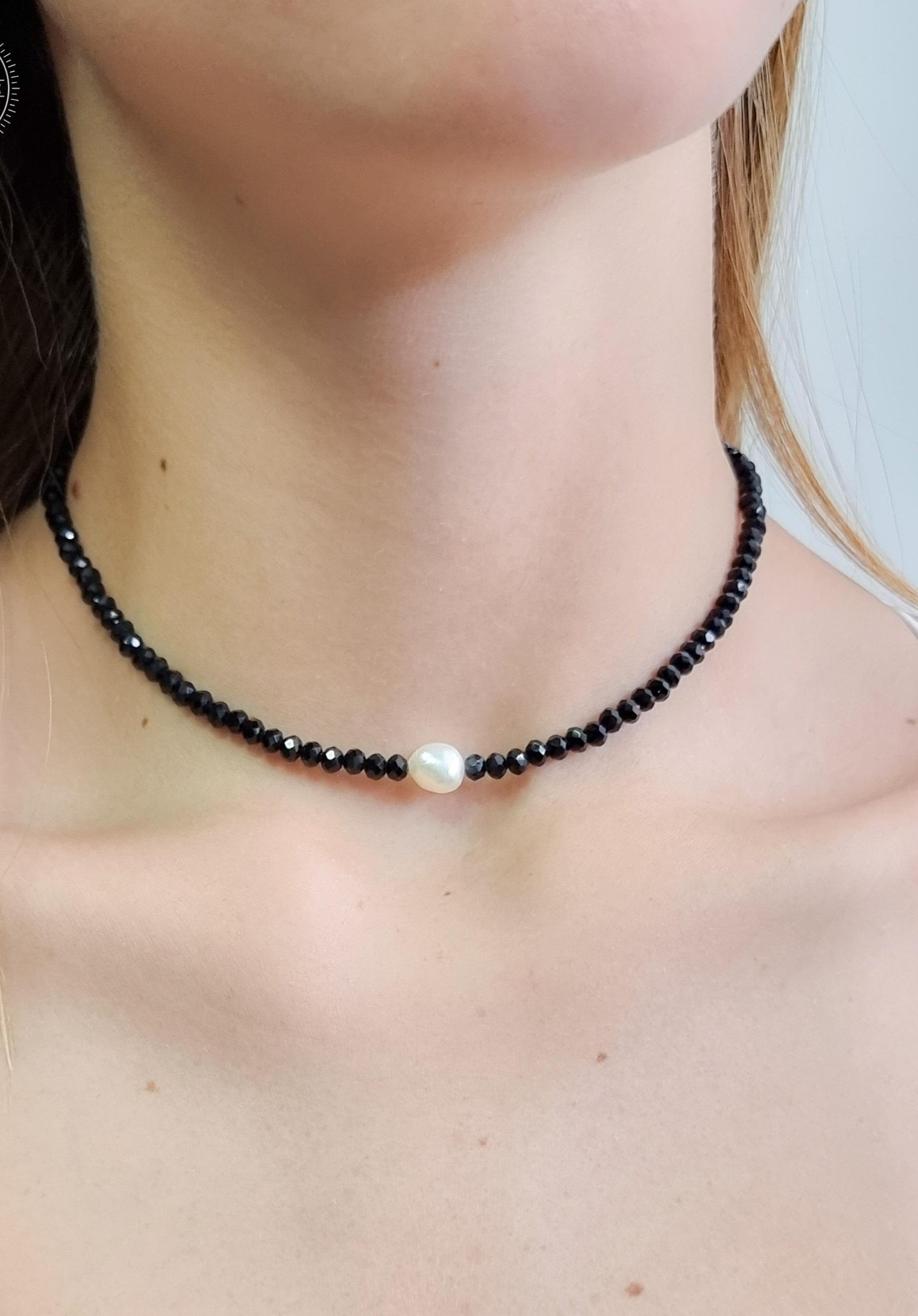 שרשרת קריסטלים שחורים אפרפרים ריצ'י