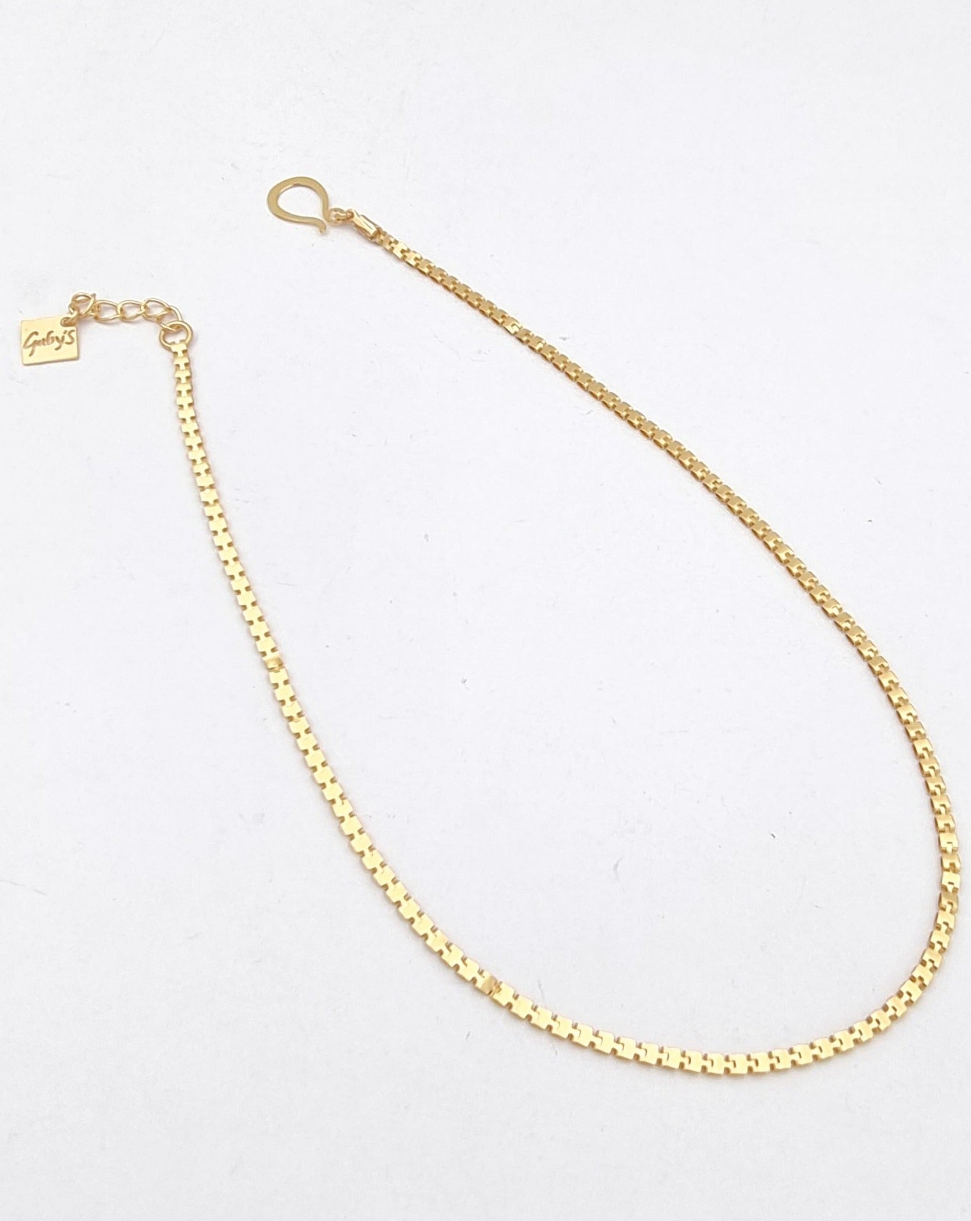 שרשרת ריבועים קטנים קצרה זהב