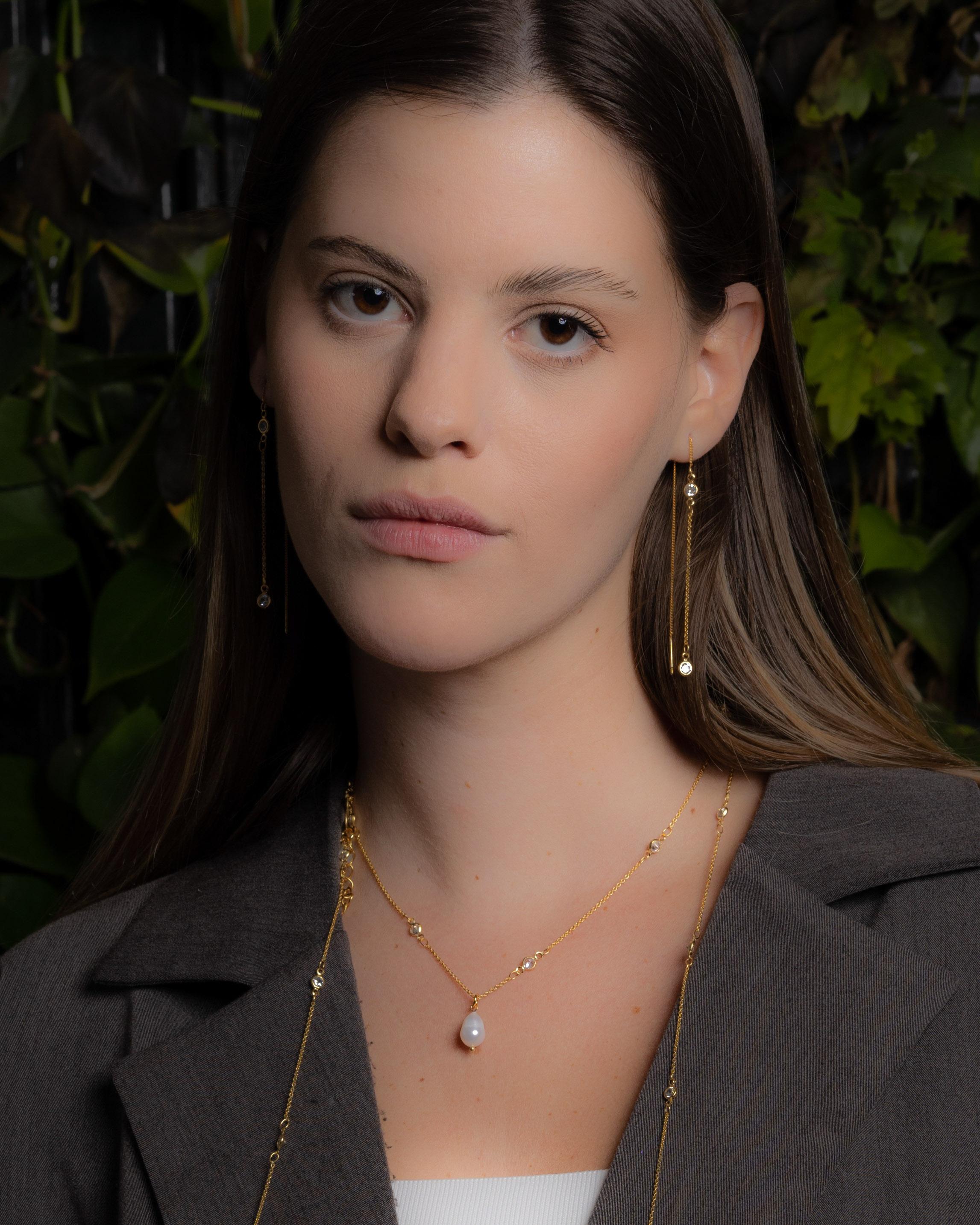 שרשרת זירקונים משובצים קצרה