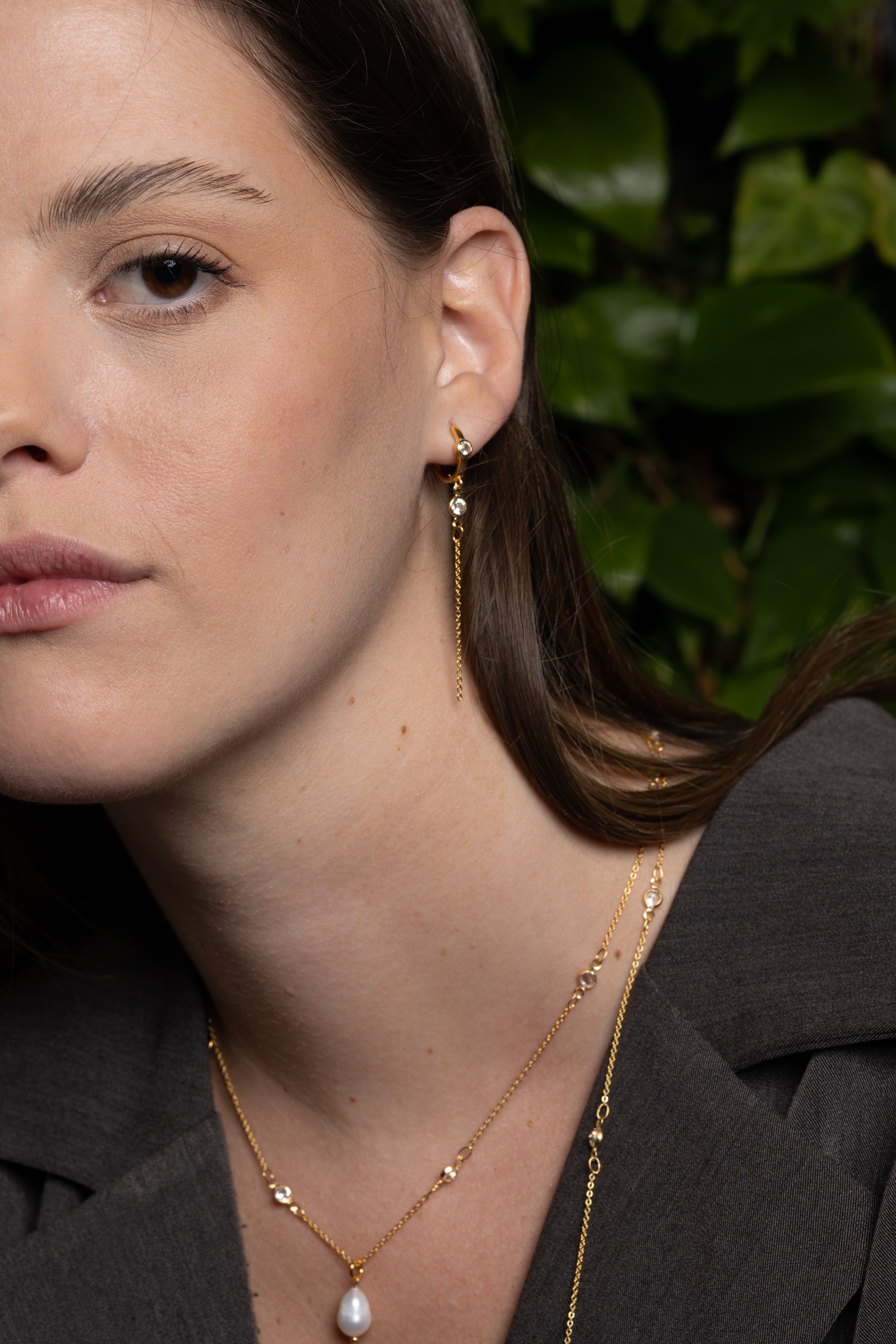 שרשרת זירקונים משובצים קצרה