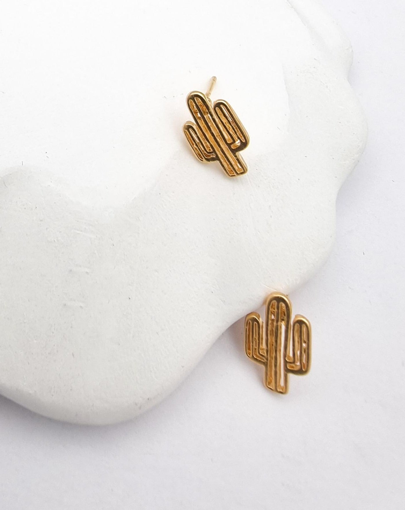 עגילי קקטוס צמודים קטנים