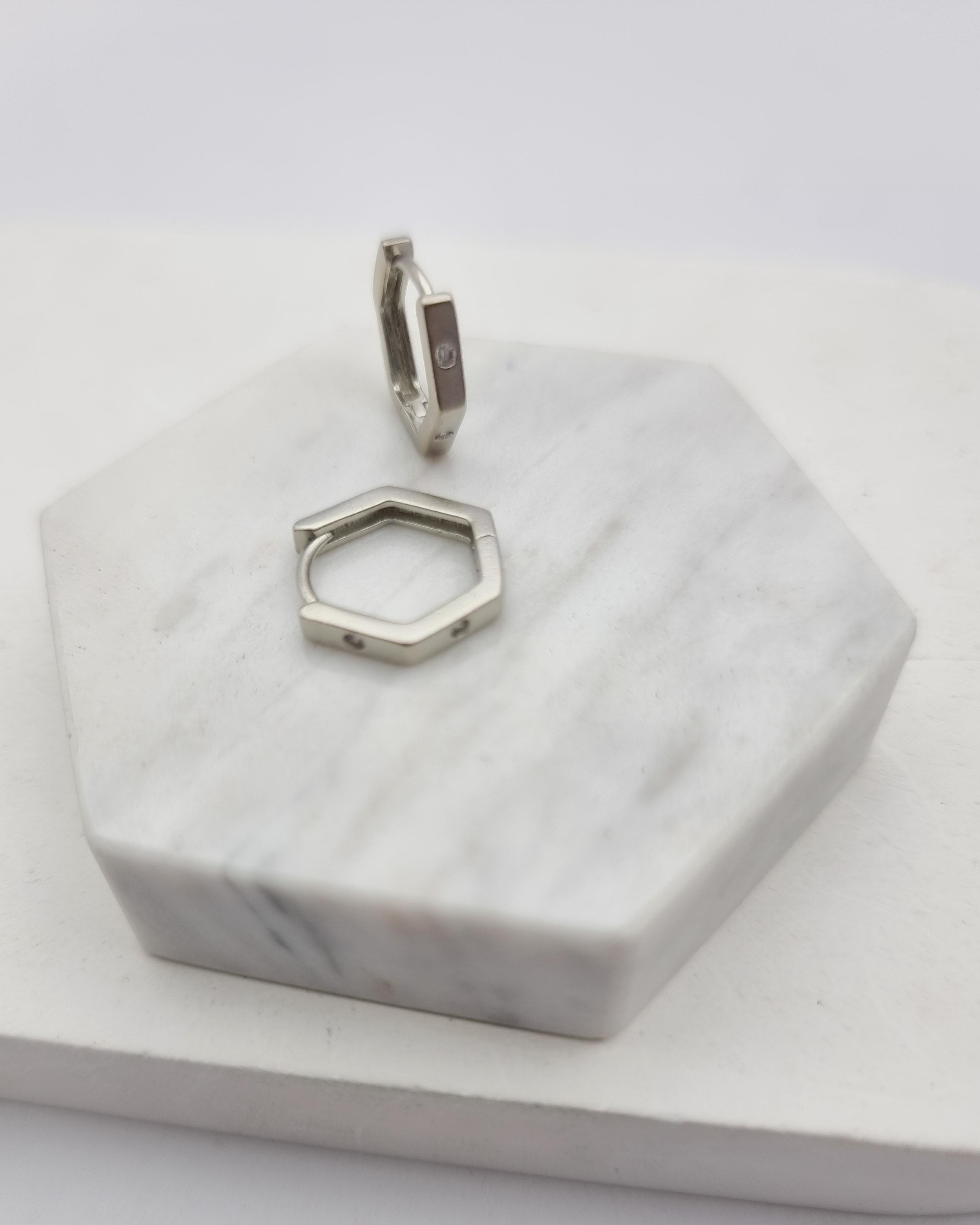 עגילי חישוק מחומשים