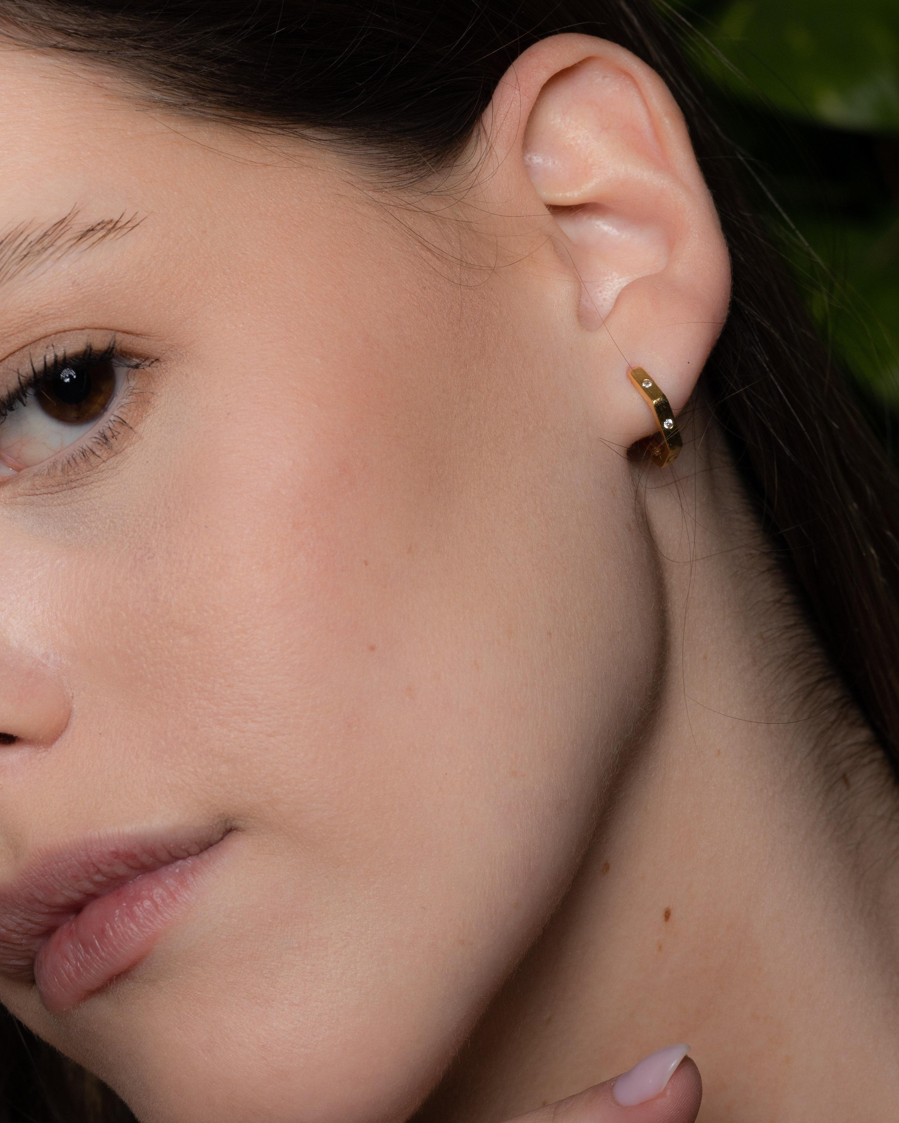 עגילי חישוק מחומשים